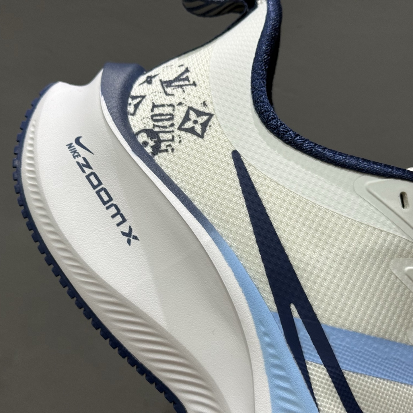 海外限售，国内首发 NIKE耐克 2025全新概念-超跑透气网面鞋训练跑步鞋Plus Zoomx 中底 超级飞马全新升级-LV联名系列 CK4318-159