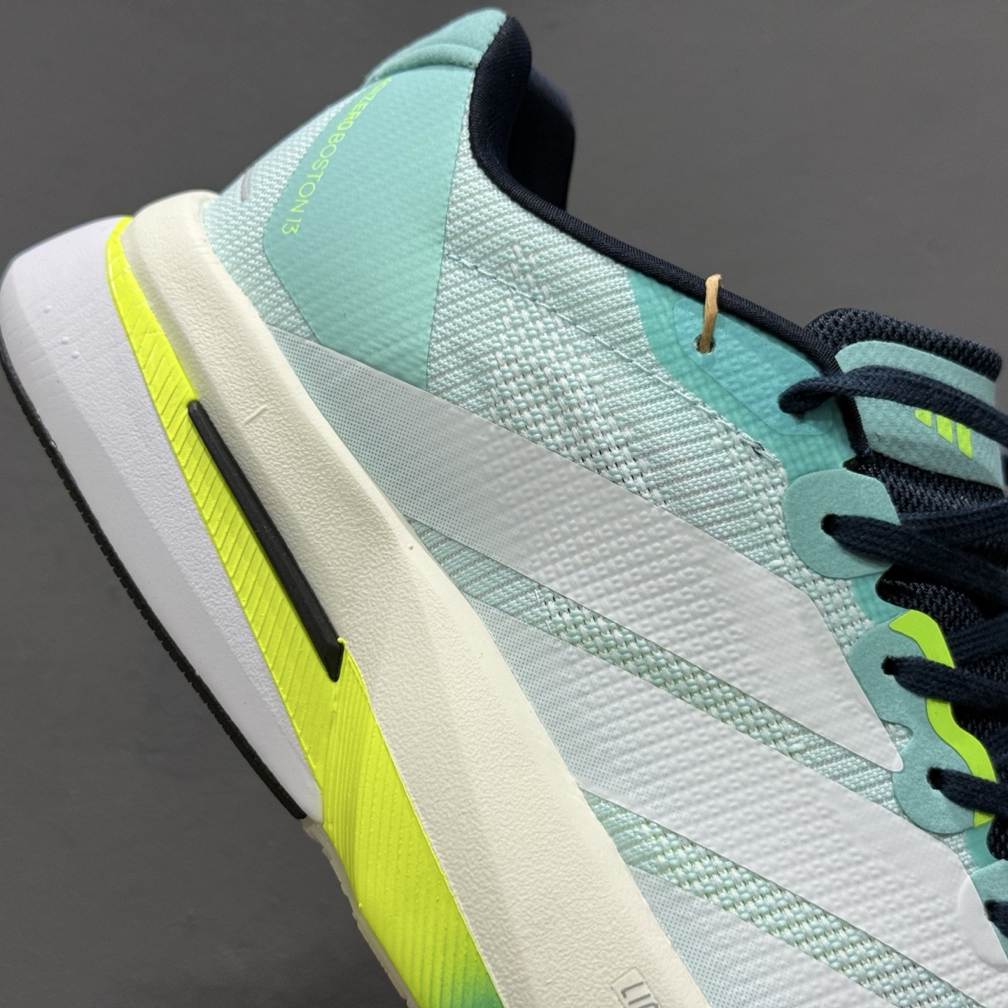 Adidas Adizero BOSSTN 13 全掌碳板 阿迪超轻透气缓震跑鞋 JS4945-111