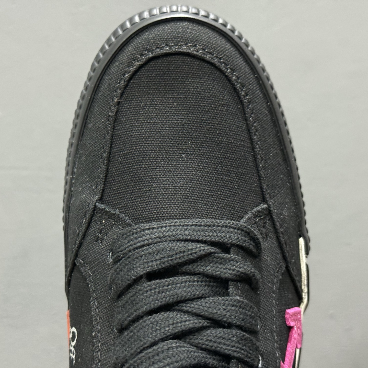 OFF-WHITE Vulcanised Low-top 高端产物 时尚低帮 AG5U16N161M121
