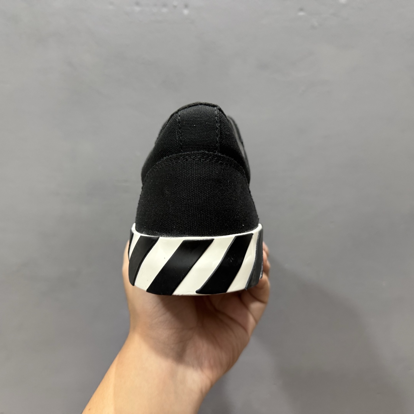 OFF-WHITE Vulcanised Low-top 高端产物 时尚低帮 AG5U16N161M121