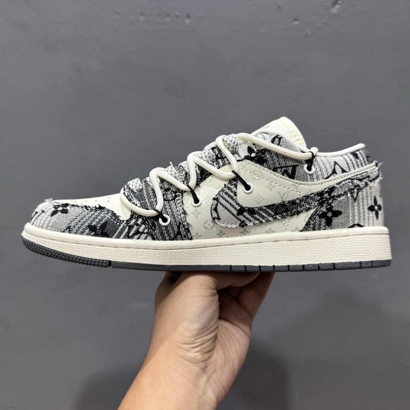 Louis Vuitton x Air Jordan 1 灰花布抽绳 YX5066-372