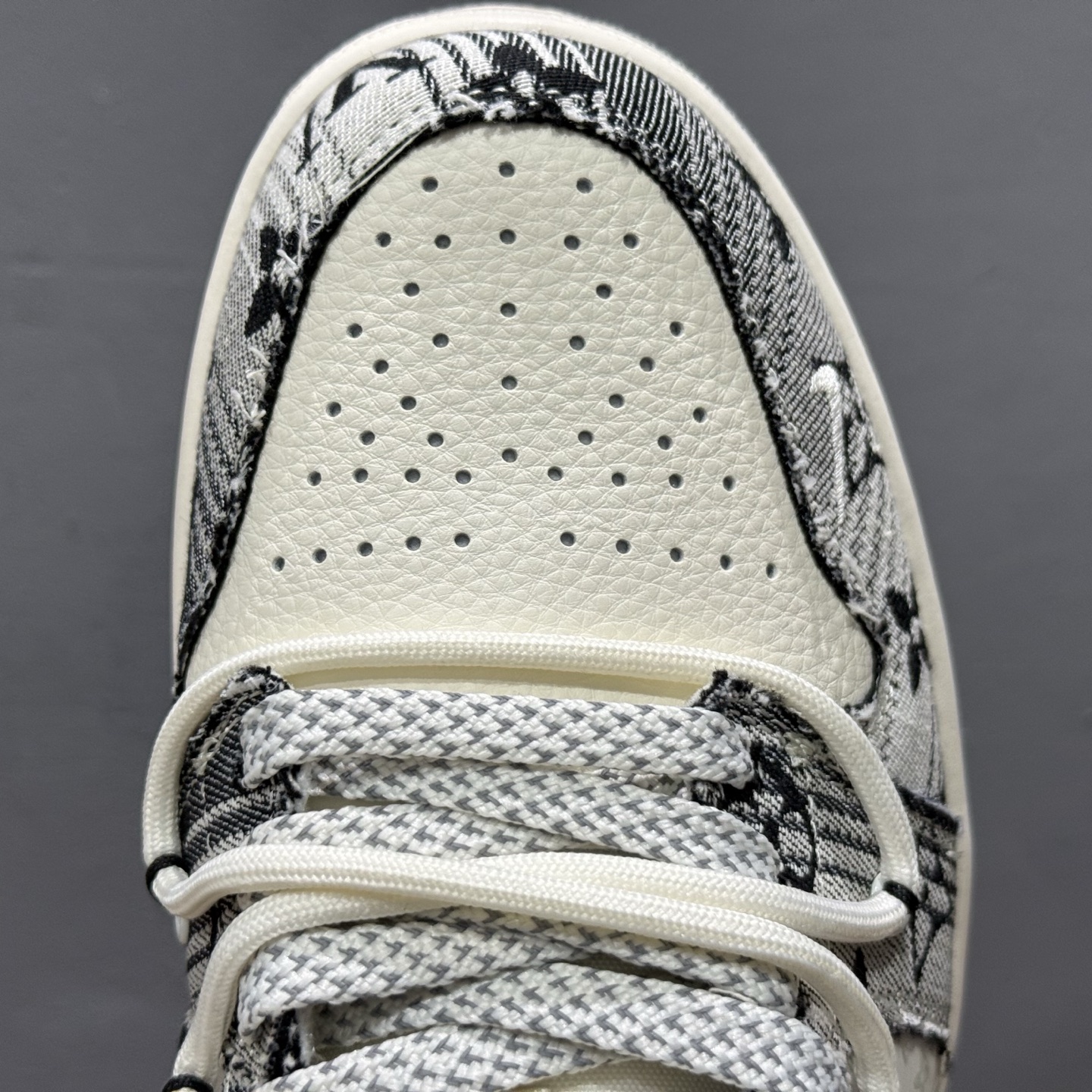 Louis Vuitton x Air Jordan 1 灰花布抽绳 YX5066-372