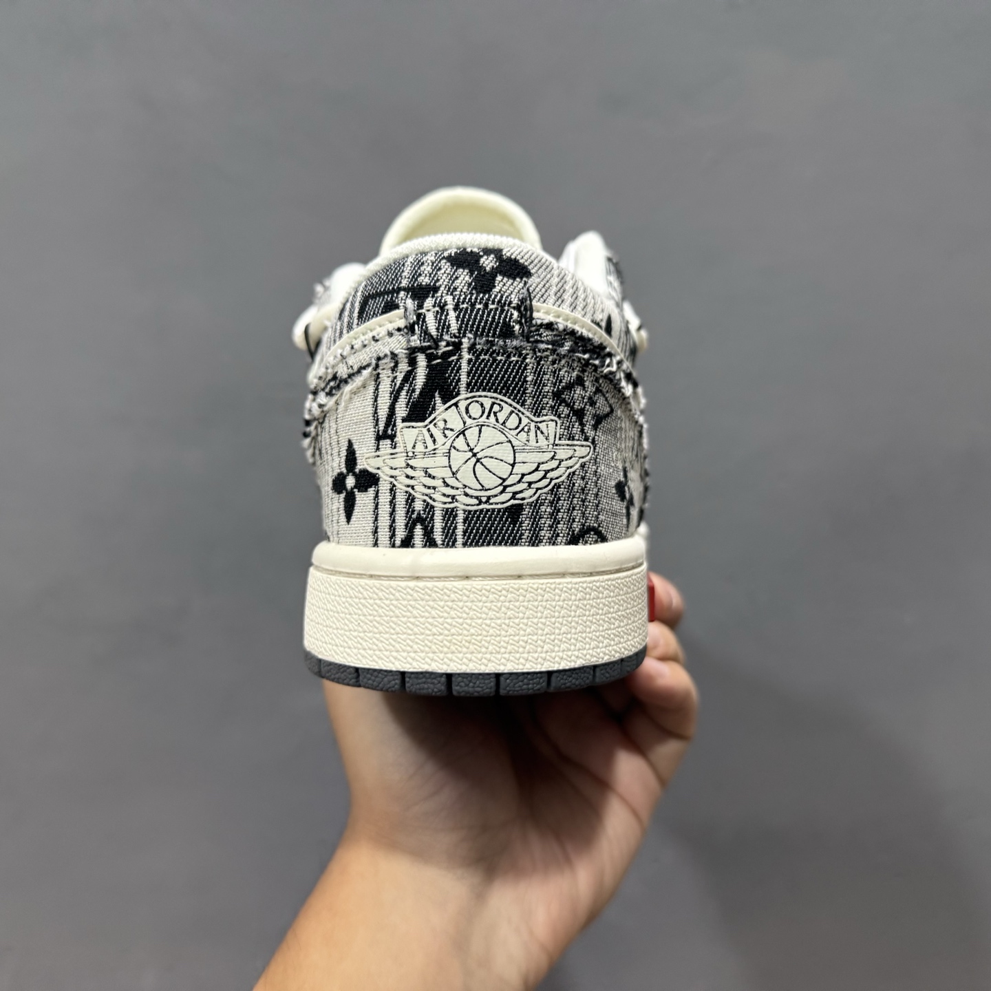 Louis Vuitton x Air Jordan 1 灰花布抽绳 YX5066-372