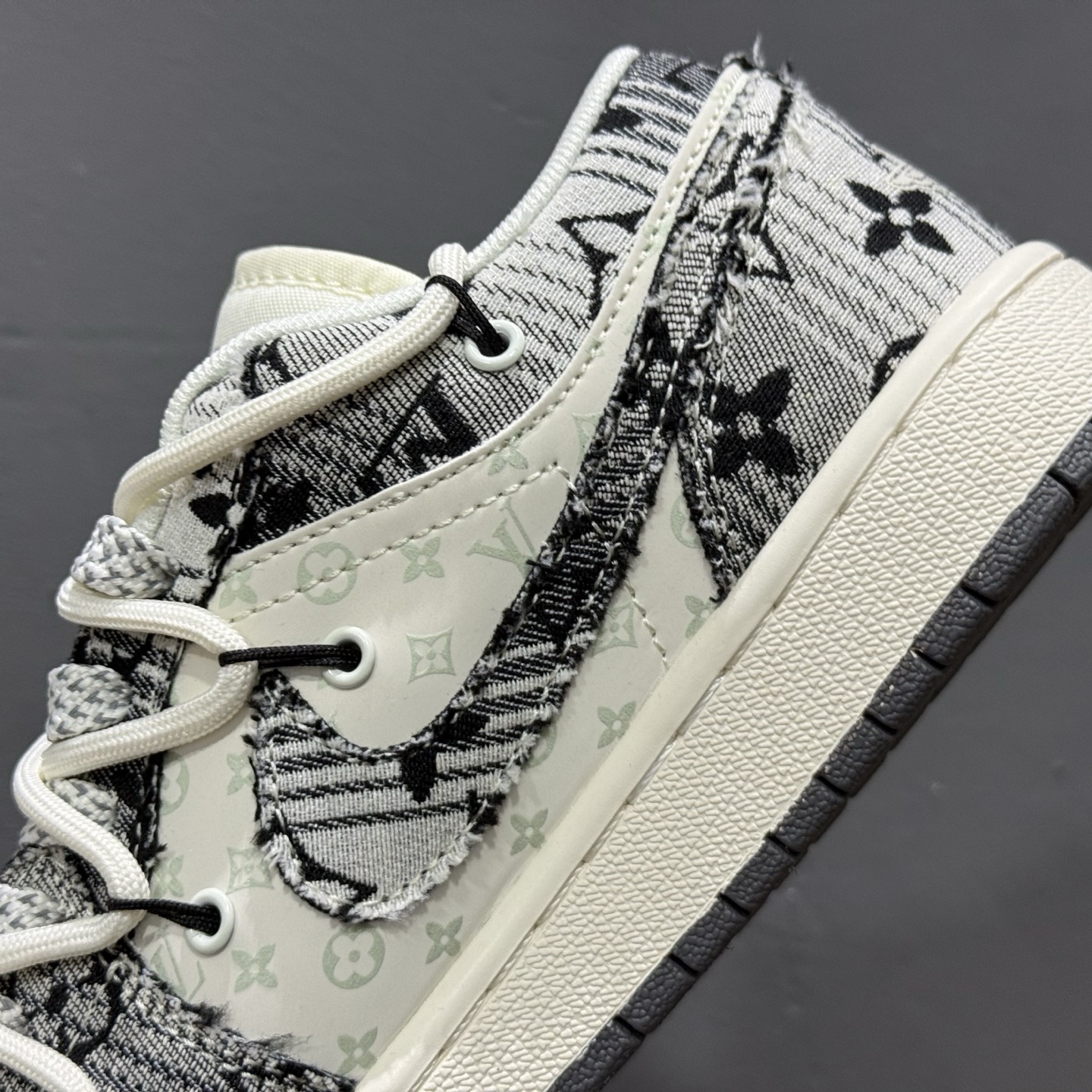 Louis Vuitton x Air Jordan 1 灰花布抽绳 YX5066-372