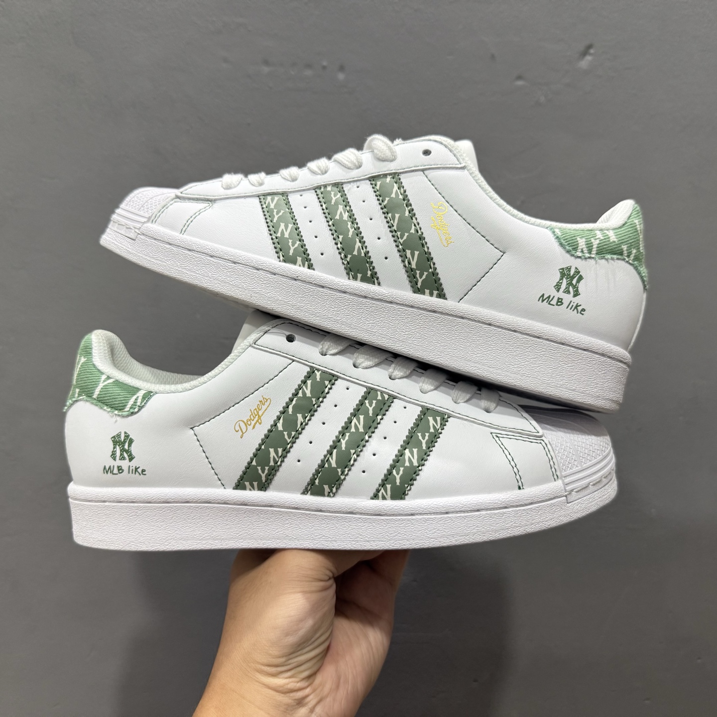 Adidas Originals Superstar 联名款贝壳头 BZ2535