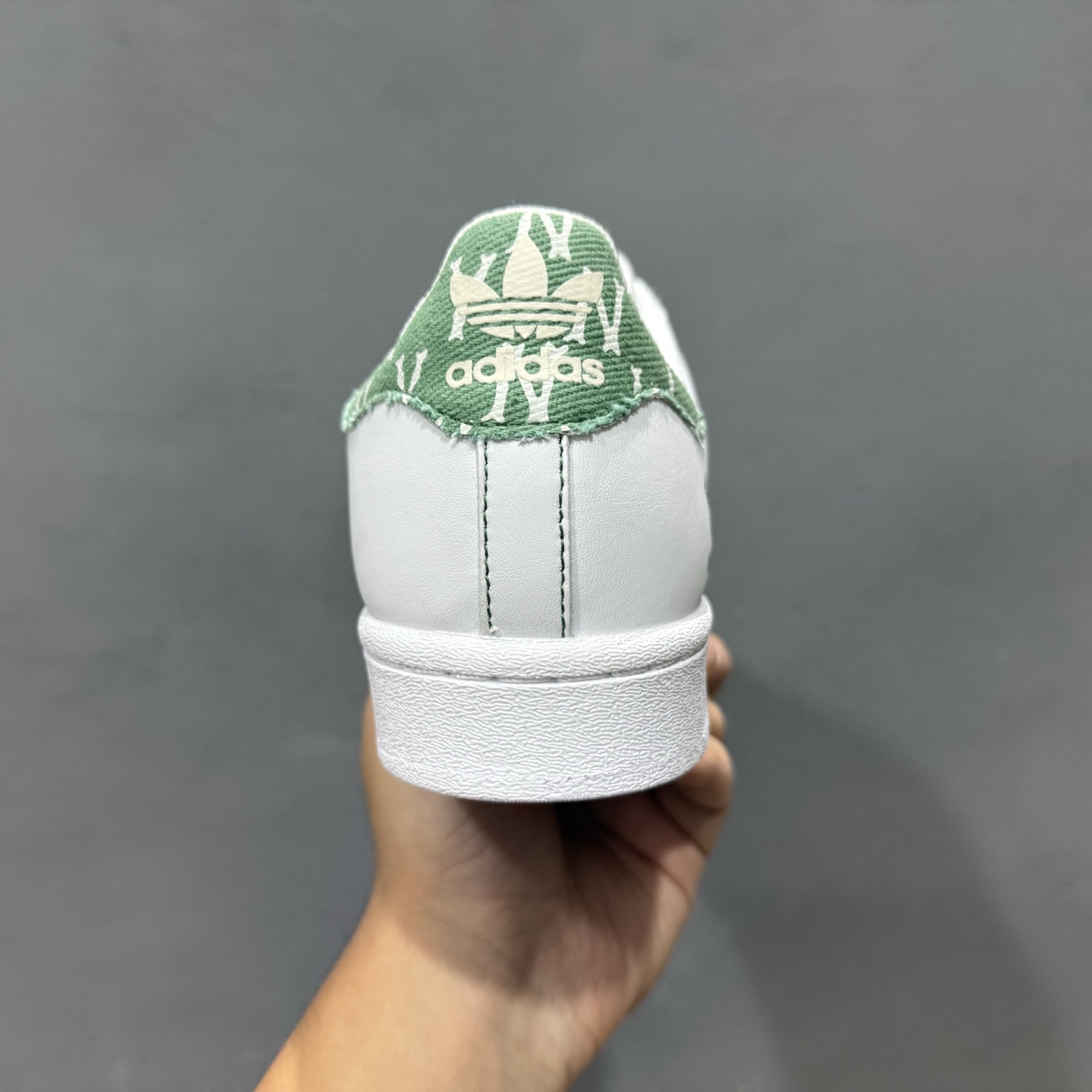 Adidas Originals Superstar 联名款贝壳头 BZ2535