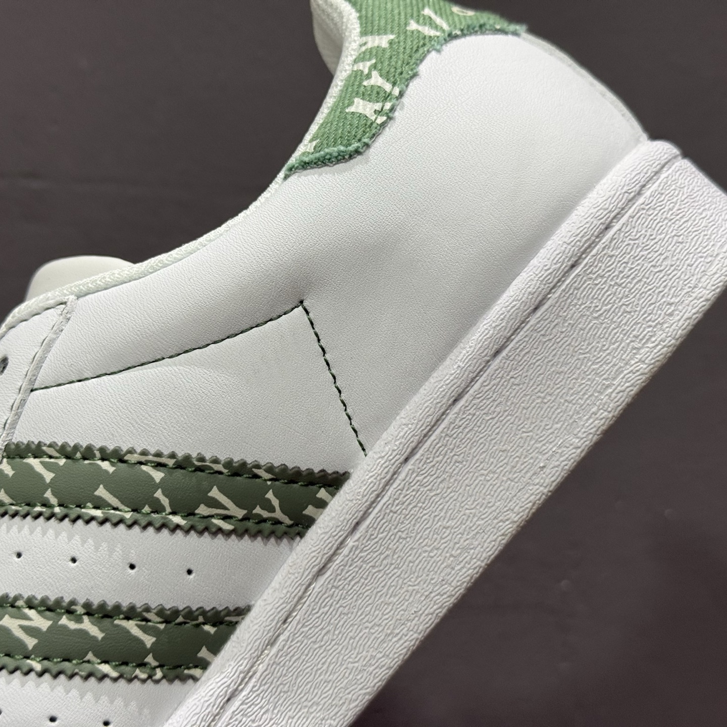 Adidas Originals Superstar 联名款贝壳头 BZ2535