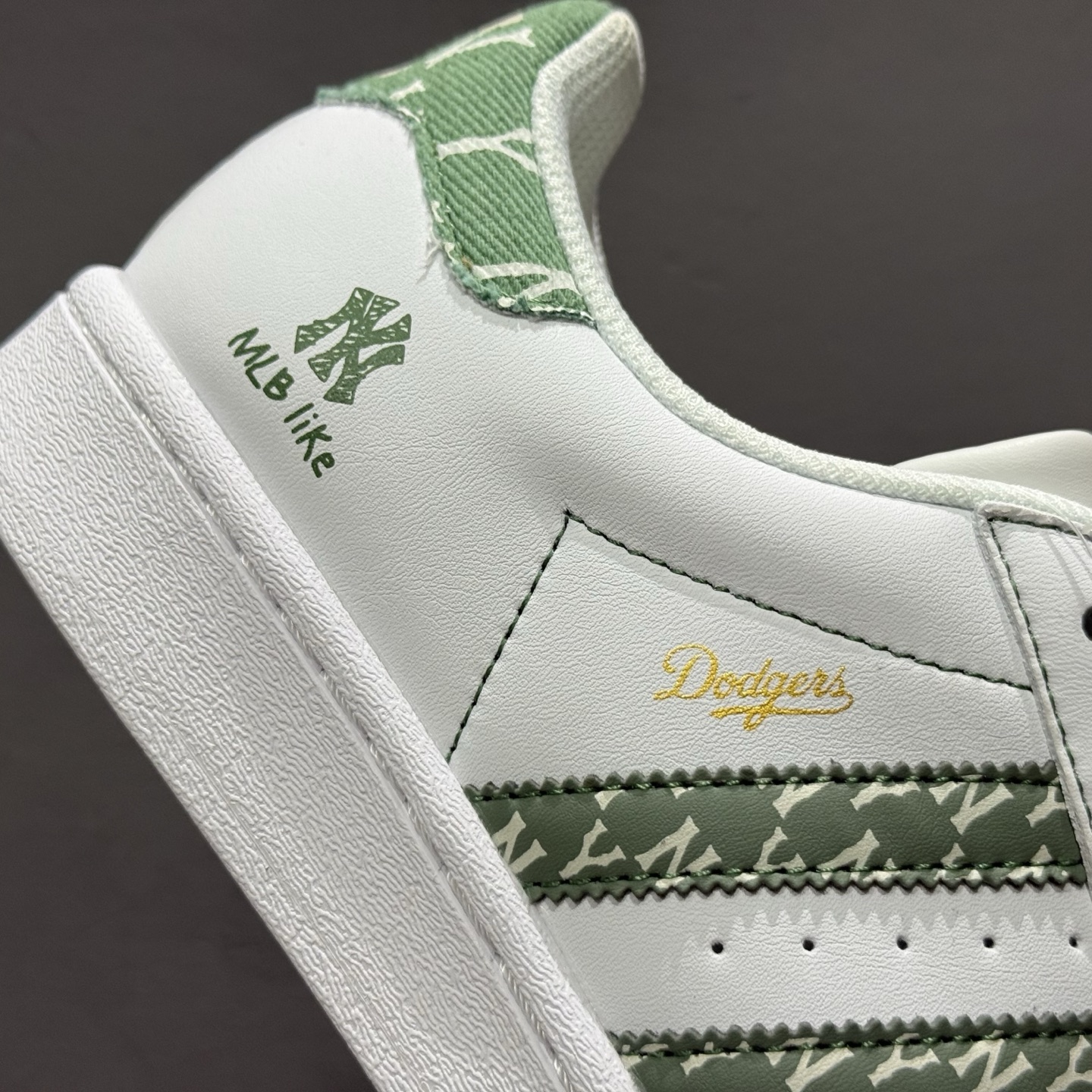 Adidas Originals Superstar 联名款贝壳头 BZ2535