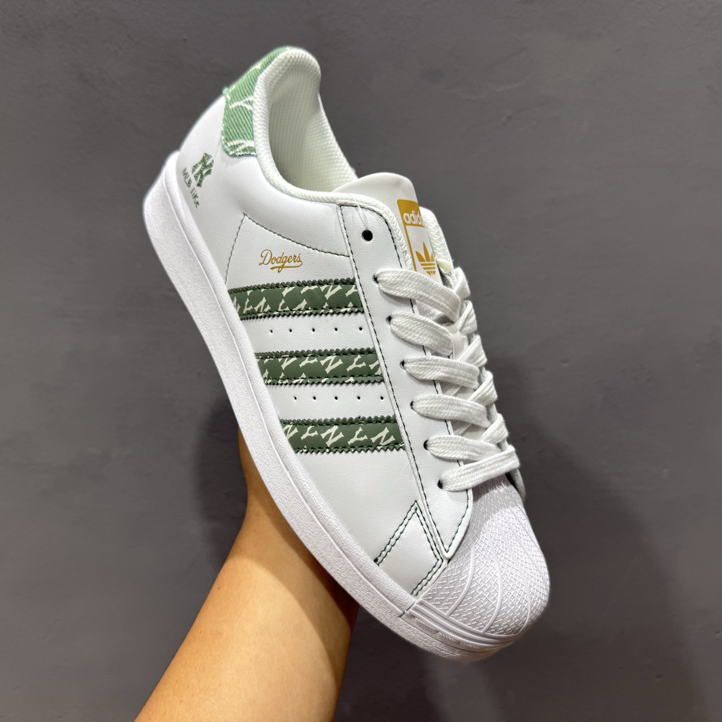 Adidas Originals Superstar 联名款贝壳头 BZ2535