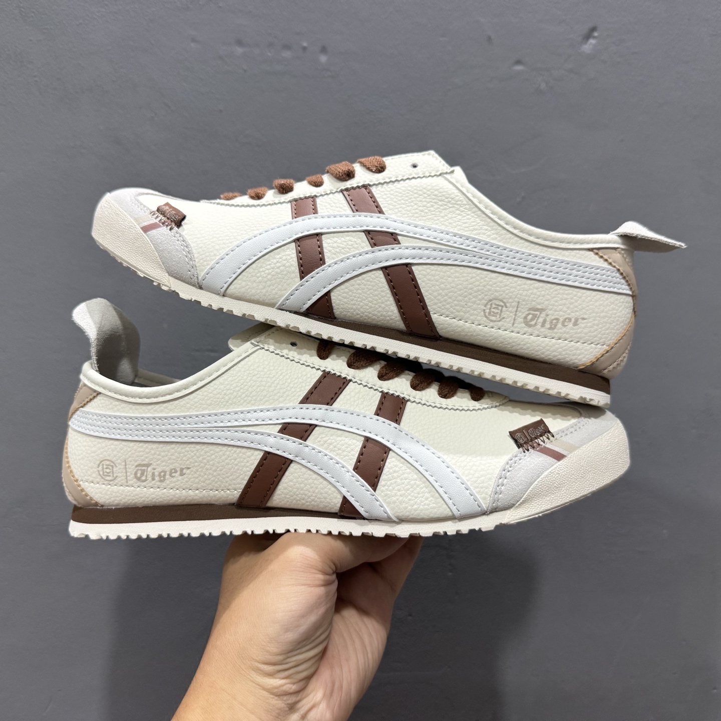 OnitsukaTiger 鬼冢虎 -LV联名 低帮运动休闲鞋 红黑色印花撞色条纹配色 DL408-137