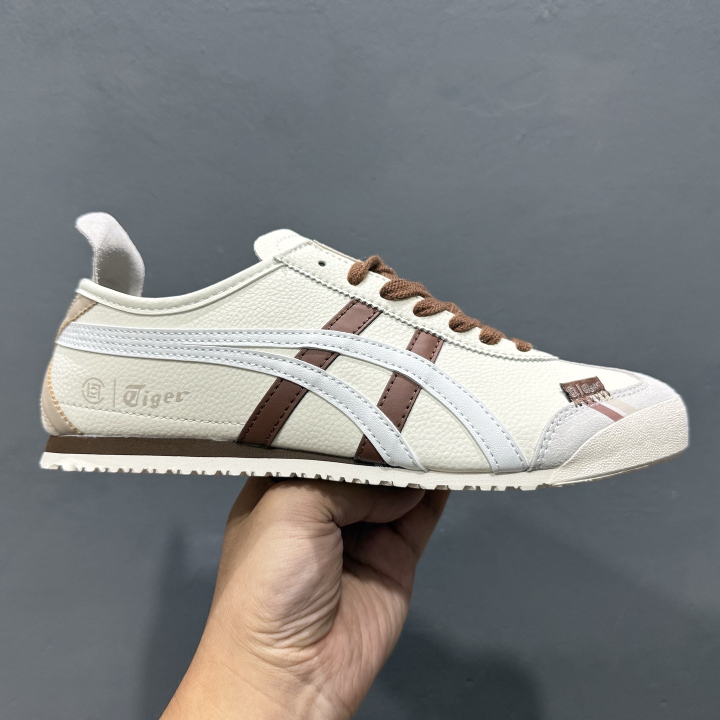 OnitsukaTiger 鬼冢虎 -LV联名 低帮运动休闲鞋 红黑色印花撞色条纹配色 DL408-137