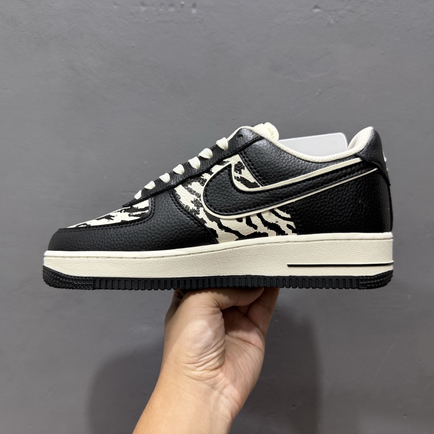 Balenciaga x Nike Air Force 1 雪山米白黑 HJ3318-004