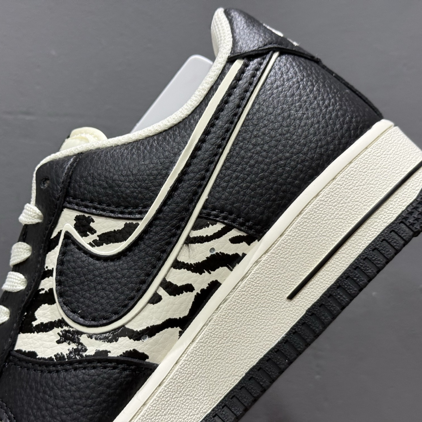 Balenciaga x Nike Air Force 1 雪山米白黑 HJ3318-004