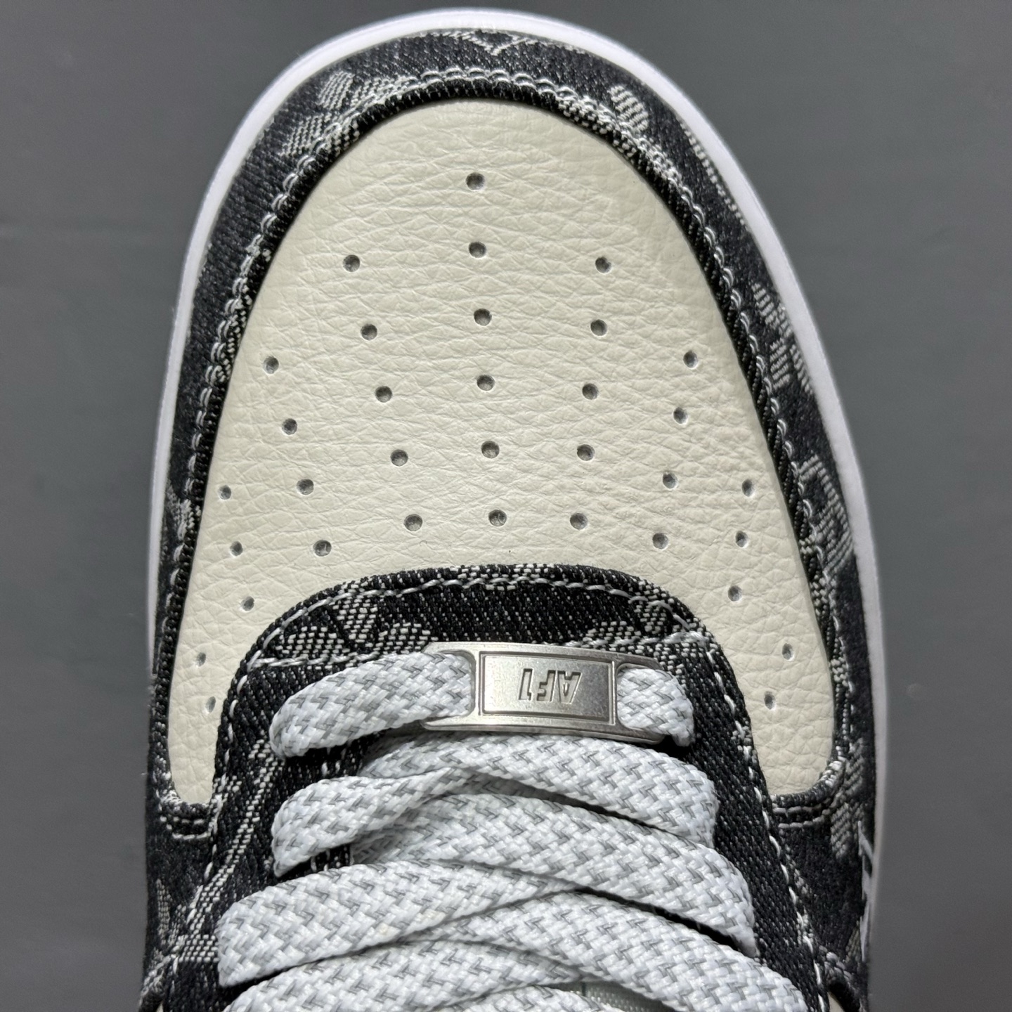 ￥220 Nike Air Force 1'07 Low 定制款 空军一号低帮休闲板鞋 CW2288-111