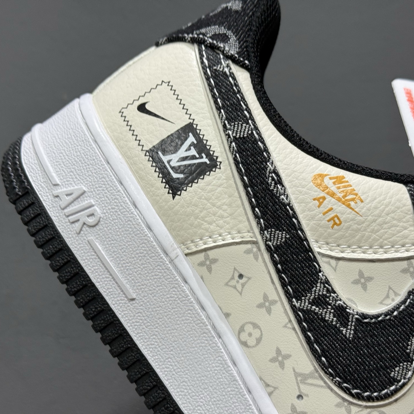 ￥220 Nike Air Force 1'07 Low 定制款 空军一号低帮休闲板鞋 CW2288-111