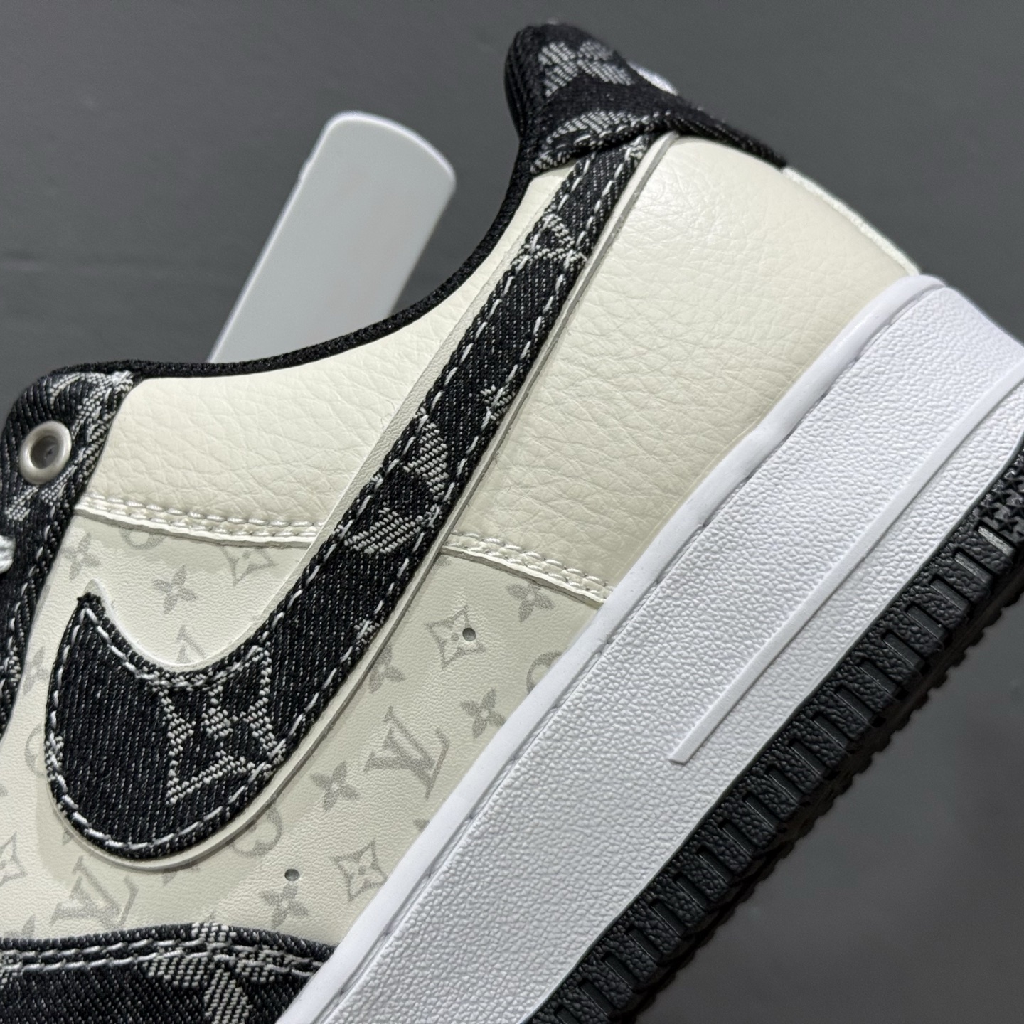 ￥220 Nike Air Force 1'07 Low 定制款 空军一号低帮休闲板鞋 CW2288-111