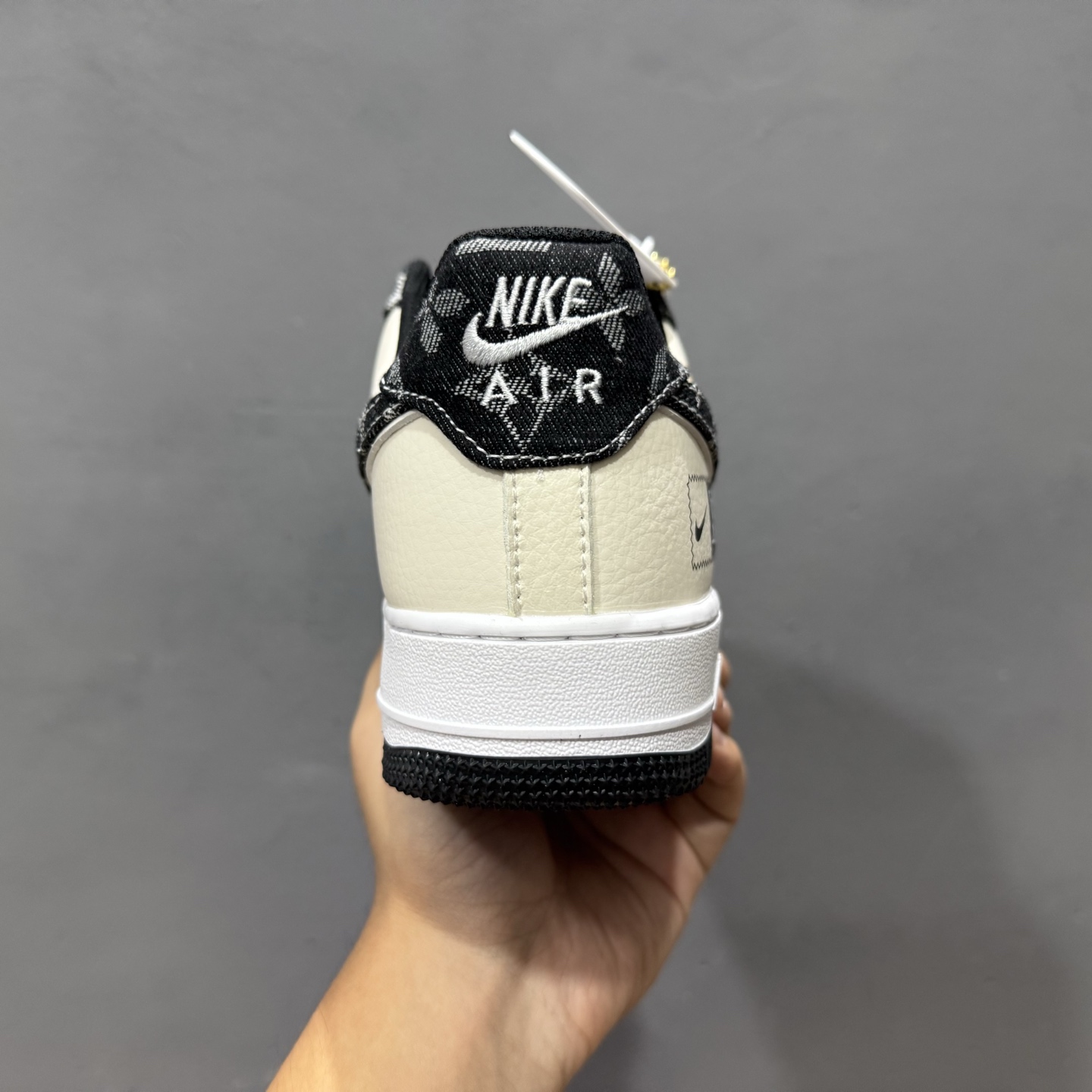 ￥220 Nike Air Force 1'07 Low 定制款 空军一号低帮休闲板鞋 CW2288-111