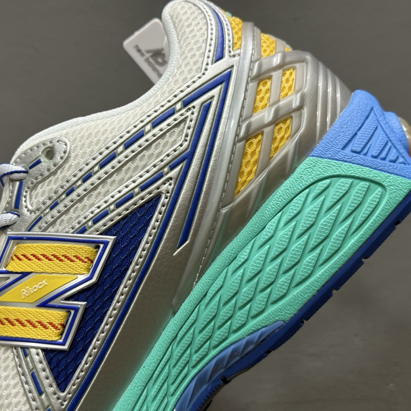 ￥210 New Balance 1906系列复古老爹风休闲运动慢跑鞋 U1906RMS
