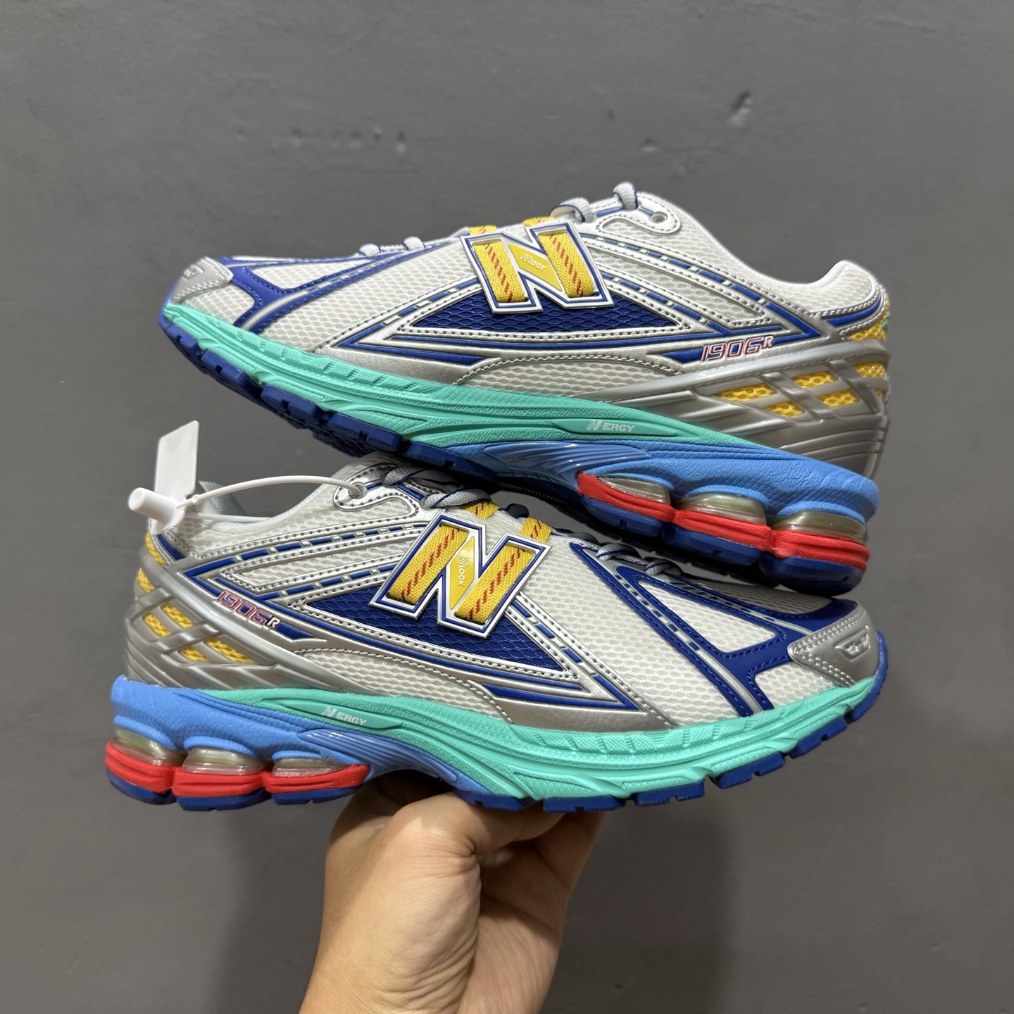 ￥210 New Balance 1906系列复古老爹风休闲运动慢跑鞋 U1906RMS