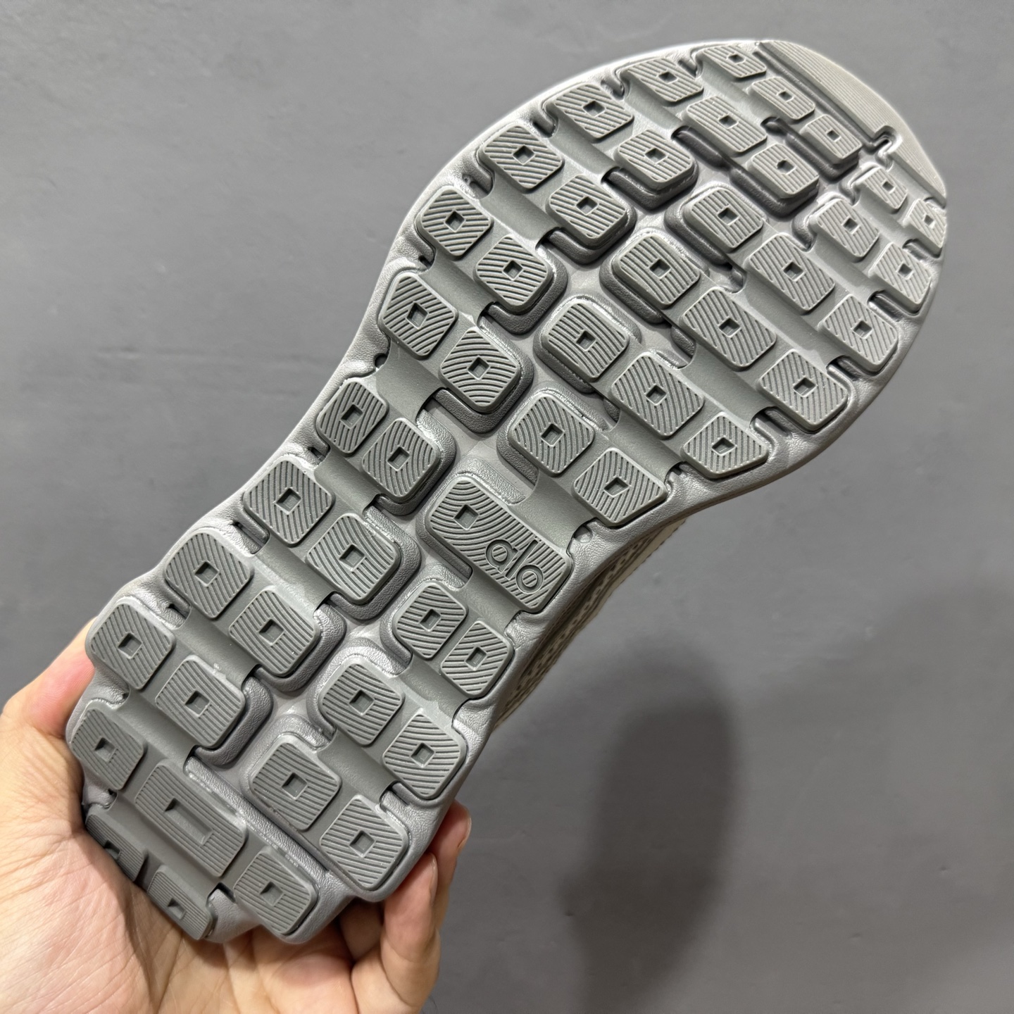 Alo Yoga Recovery Mode 拉布布人气单品 舒适简约防滑耐磨低帮休闲板鞋 A0685U1