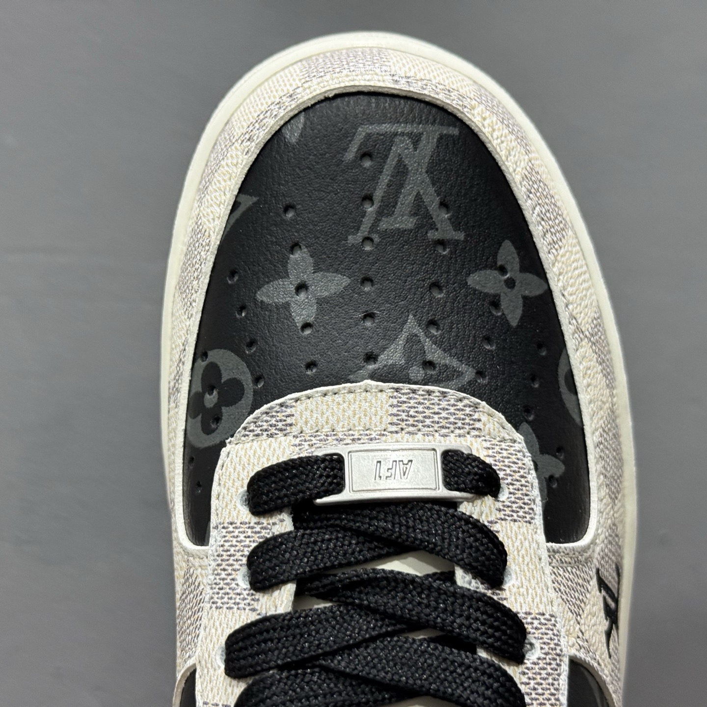 Louis Vuitton x NIke Air Force 1 格纹雾灰 SC0601-562
