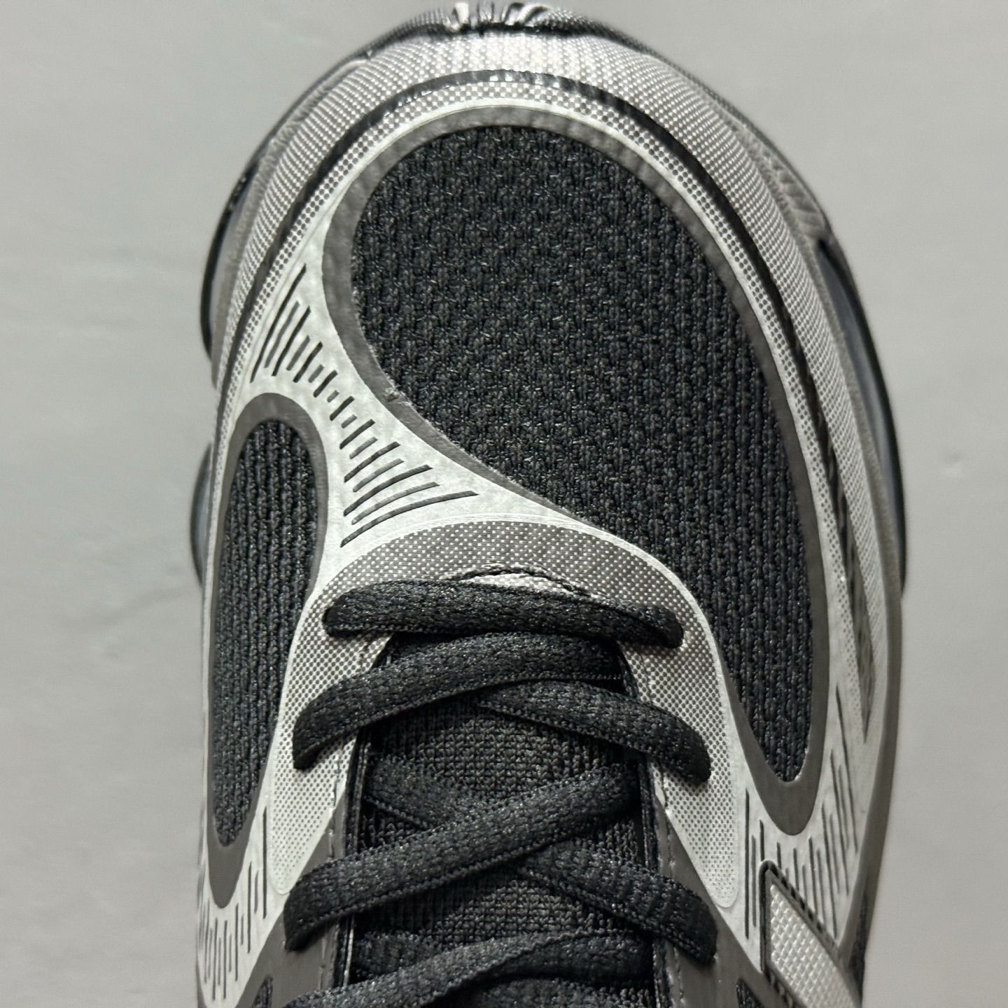 大厂出品 New Balance NB 2000 银黑 U2000EA