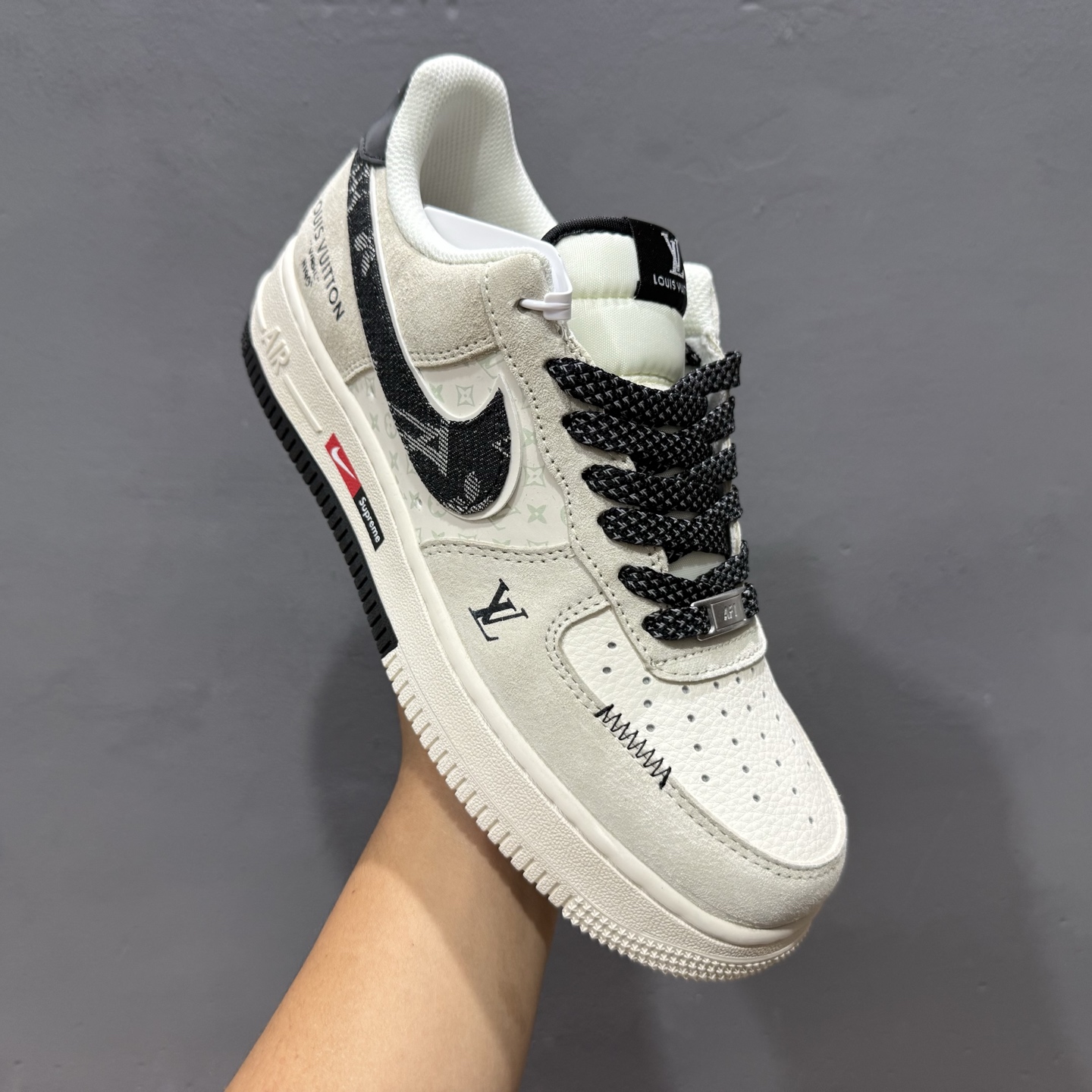 Louis Vuitton x Nike Air Force 1 猪八米白黑 MZ9588-801