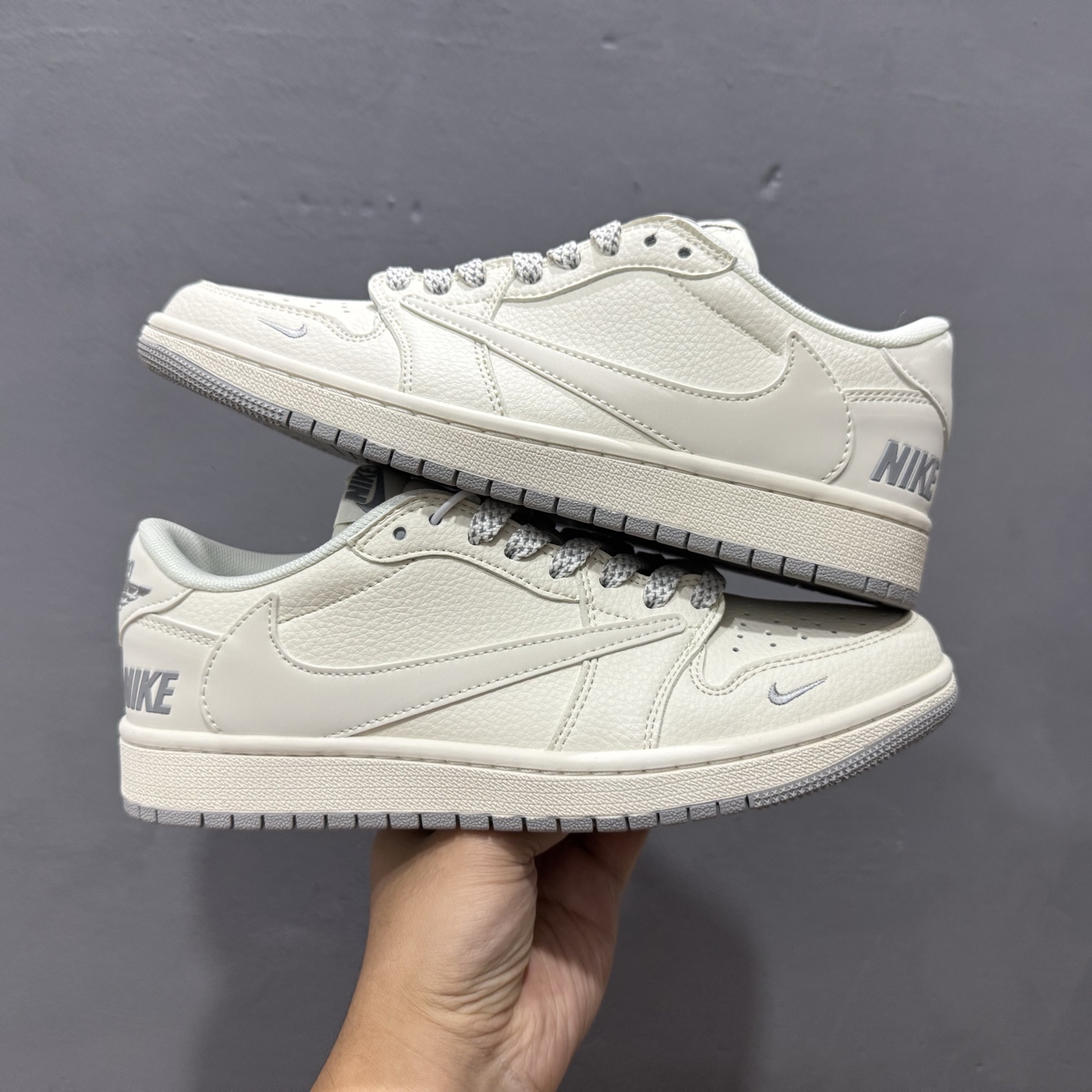 Nike Air Jordan 1 x Travis Scott AJ1倒勾 乔一倒钩 ‘DIY’定制 耐克 低帮文化篮球鞋 JP1628-255