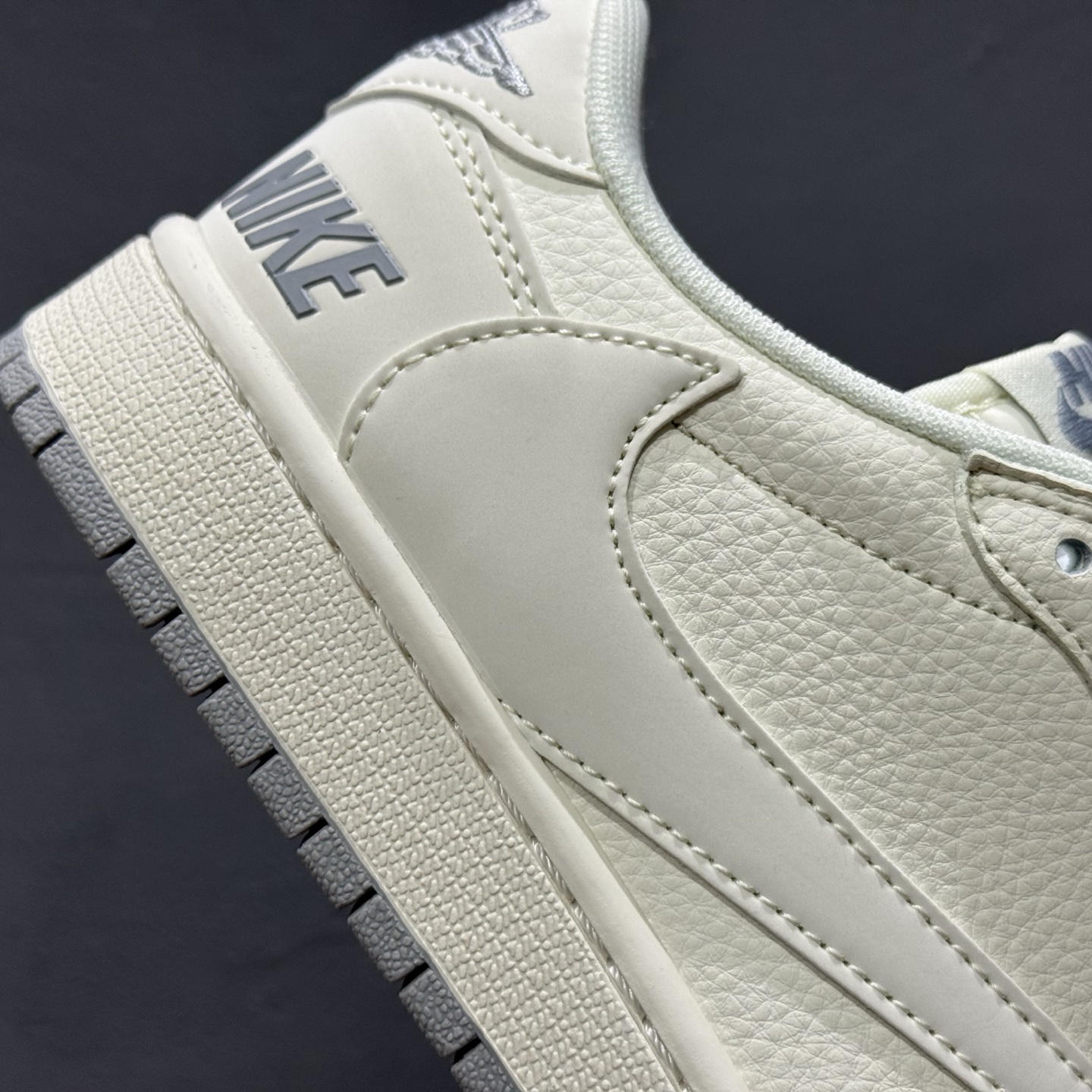 Nike Air Jordan 1 x Travis Scott AJ1倒勾 乔一倒钩 ‘DIY’定制 耐克 低帮文化篮球鞋 JP1628-255