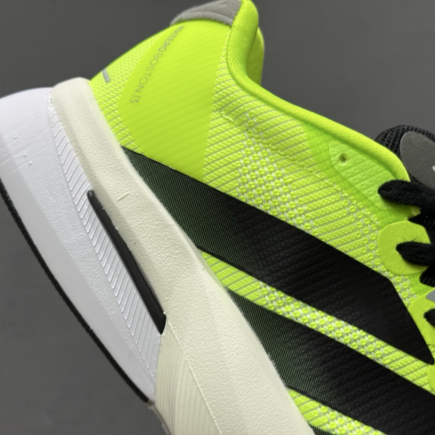 Adidas Adizero Boston 13 M 泡棉搭配全掌碳板 缓震透气跑步鞋 JS4933