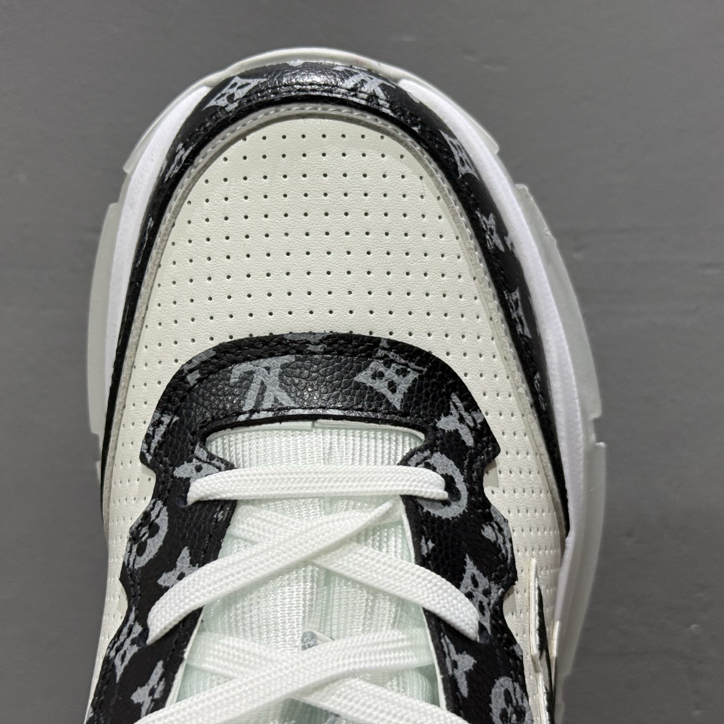 Louis Vuitton Trainer Sneaker Low 运动系列低帮复古百搭休闲运动文化篮球板鞋 MS1659