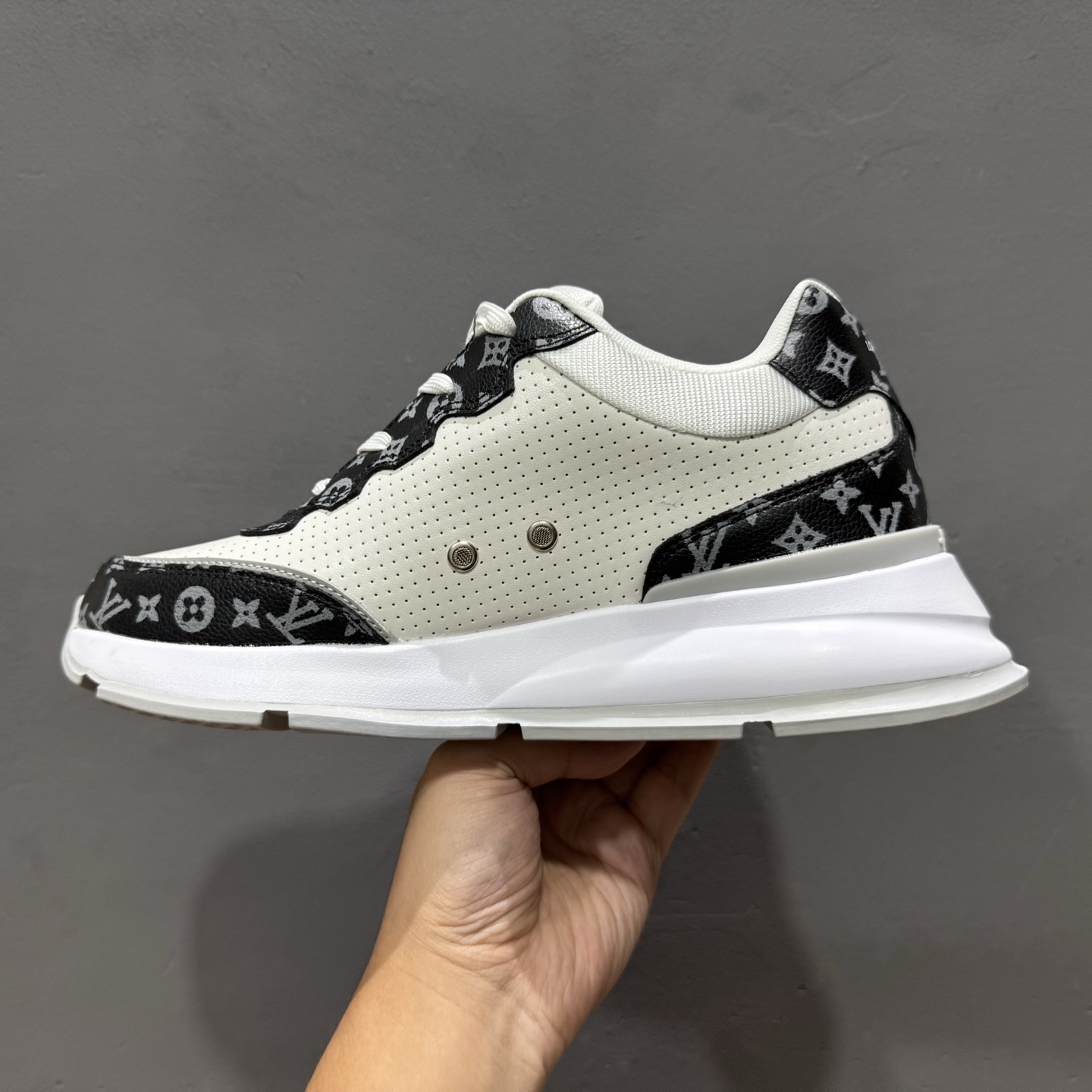 Louis Vuitton Trainer Sneaker Low 运动系列低帮复古百搭休闲运动文化篮球板鞋 MS1659