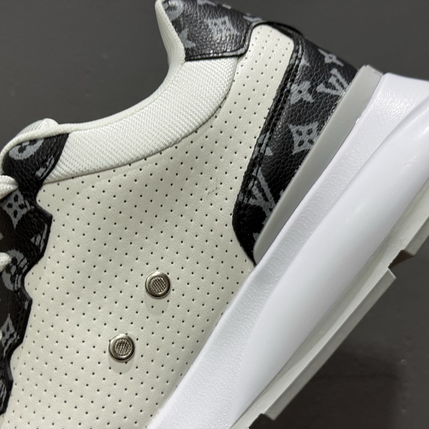 Louis Vuitton Trainer Sneaker Low 运动系列低帮复古百搭休闲运动文化篮球板鞋 MS1659
