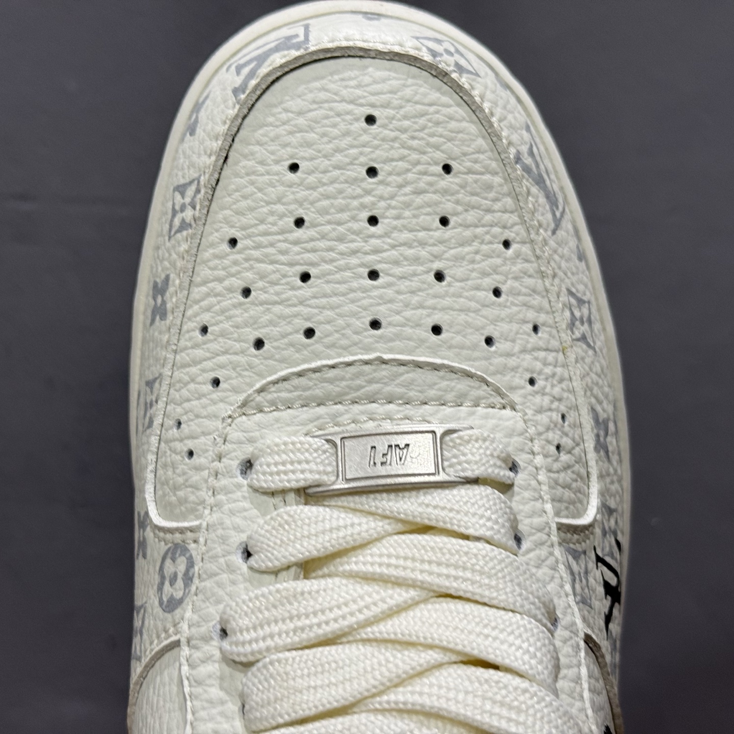 ￥260 Nike Air Force 1'07 Low LV联名 米白黑线 空军一号低帮休闲板鞋 SC0601-557