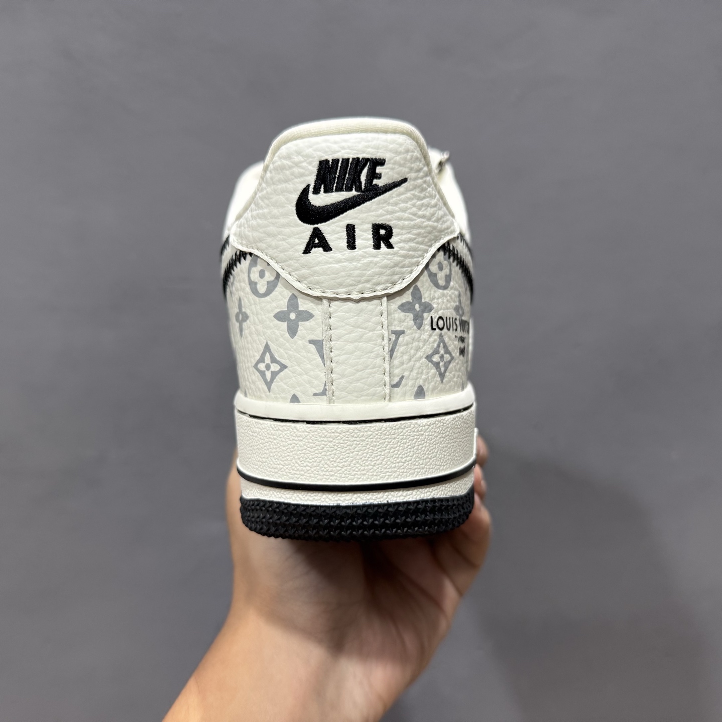 ￥260 Nike Air Force 1'07 Low LV联名 米白黑线 空军一号低帮休闲板鞋 SC0601-557