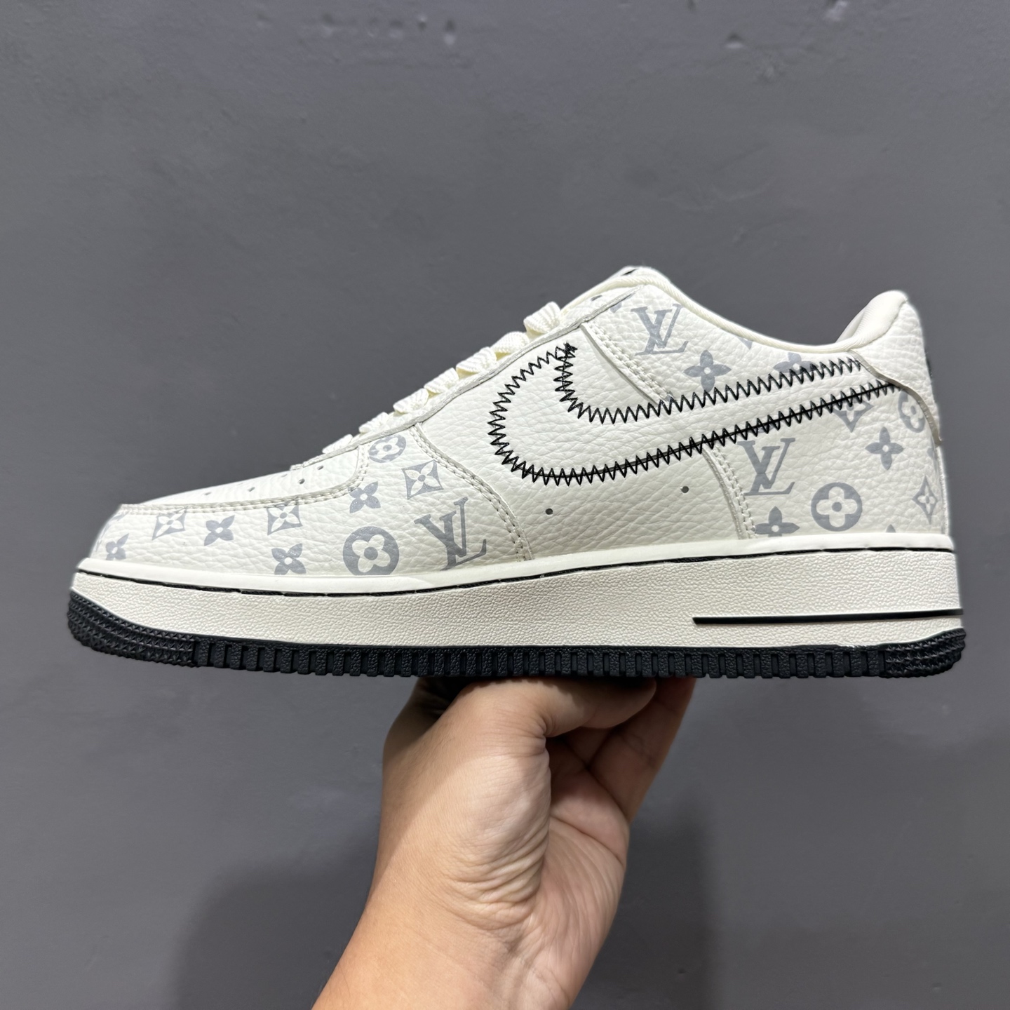 ￥260 Nike Air Force 1'07 Low LV联名 米白黑线 空军一号低帮休闲板鞋 SC0601-557