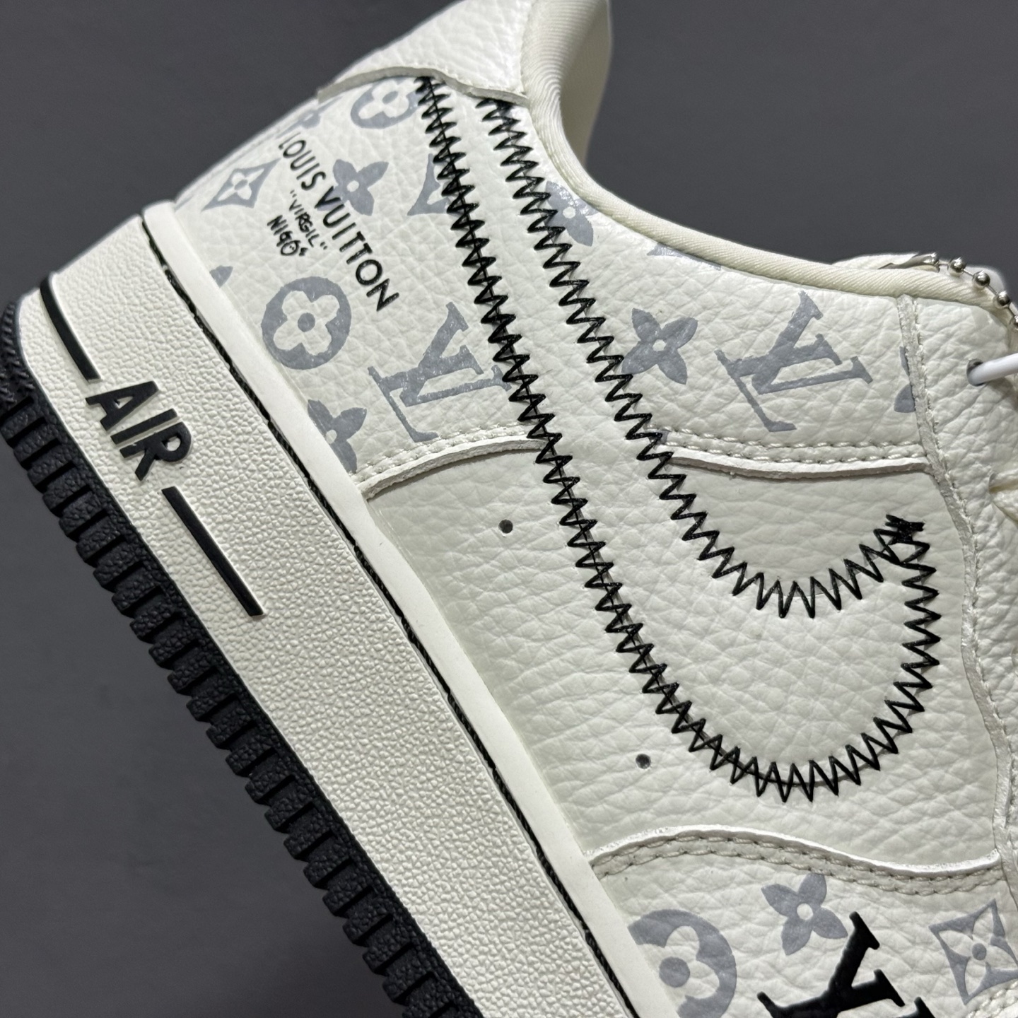 ￥260 Nike Air Force 1'07 Low LV联名 米白黑线 空军一号低帮休闲板鞋 SC0601-557