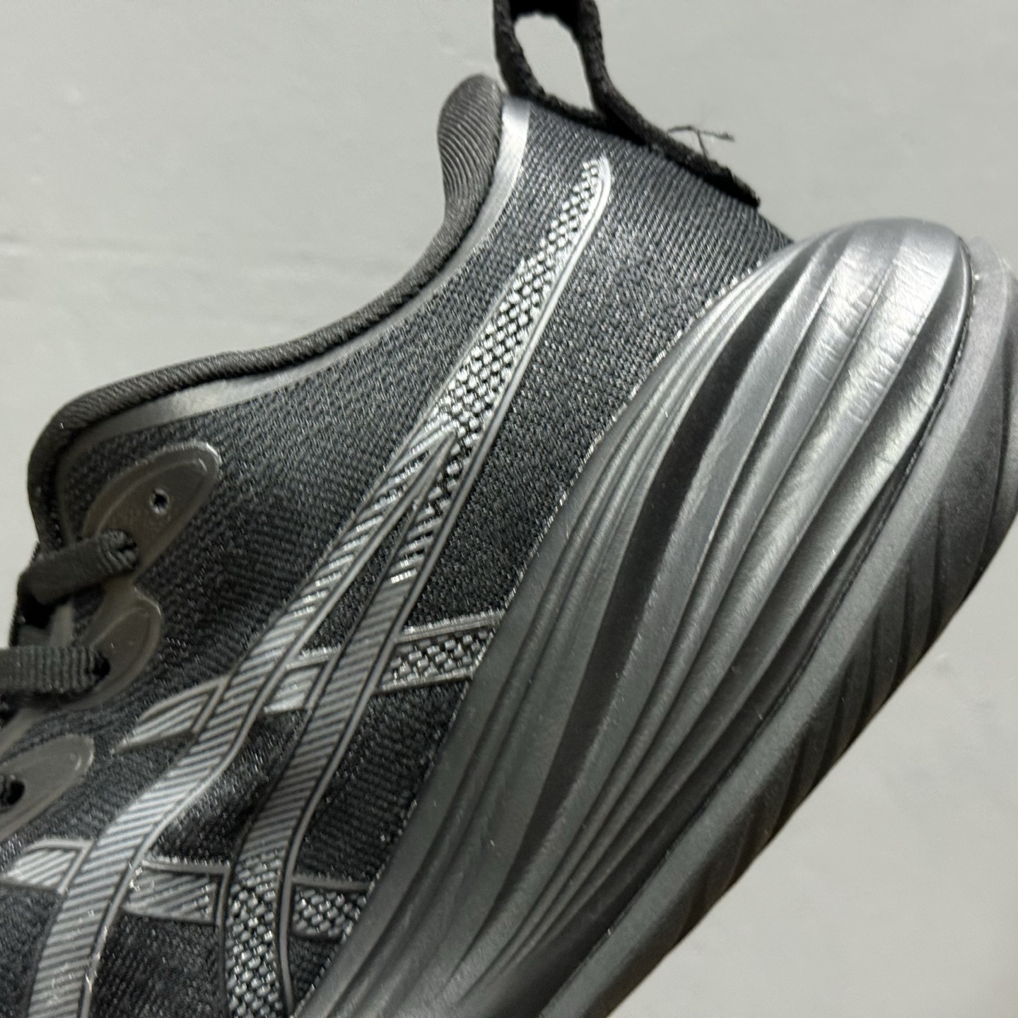 Asics Gel-Nimbus 27 舒适防滑耐磨低帮休闲跑步鞋
