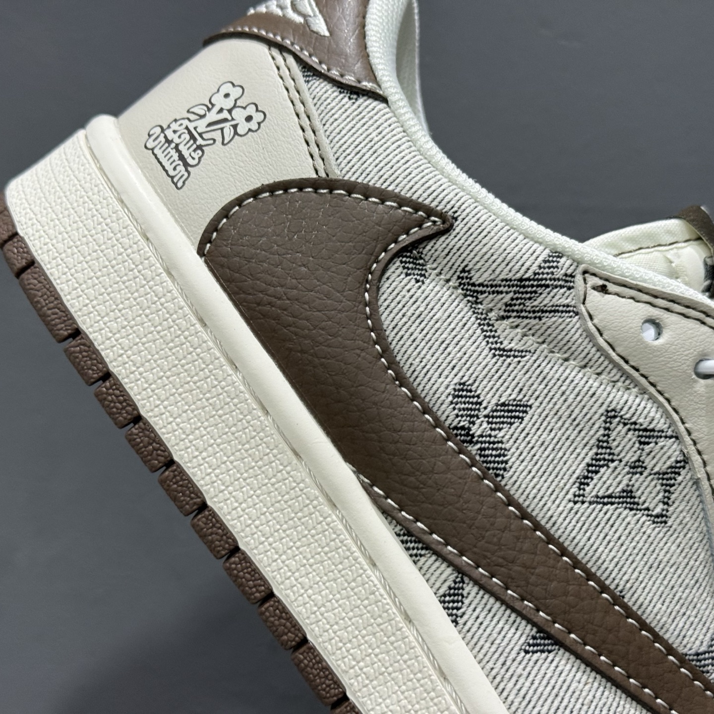 Travis Scott x Fragment Design x Air Jordan 1 Low OG SP AJ1 乔1 LV联名 米棕布尾 低帮文化休闲板鞋 XS7089-605