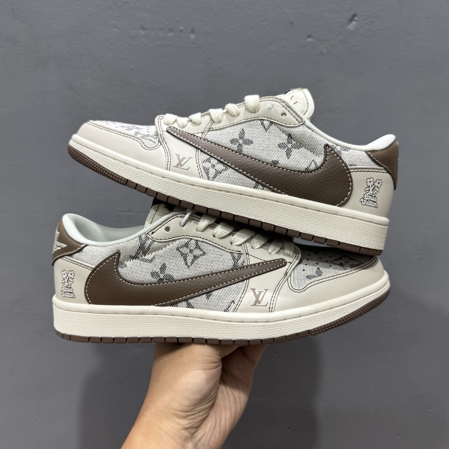 Travis Scott x Fragment Design x Air Jordan 1 Low OG SP AJ1 乔1 LV联名 米棕布尾 低帮文化休闲板鞋 XS7089-605