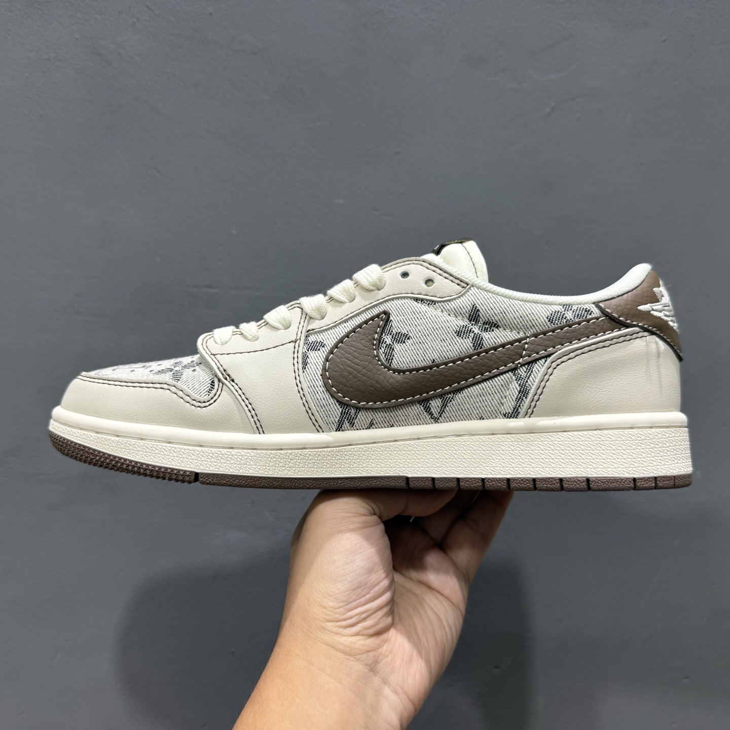 Travis Scott x Fragment Design x Air Jordan 1 Low OG SP AJ1 乔1 LV联名 米棕布尾 低帮文化休闲板鞋 XS7089-605