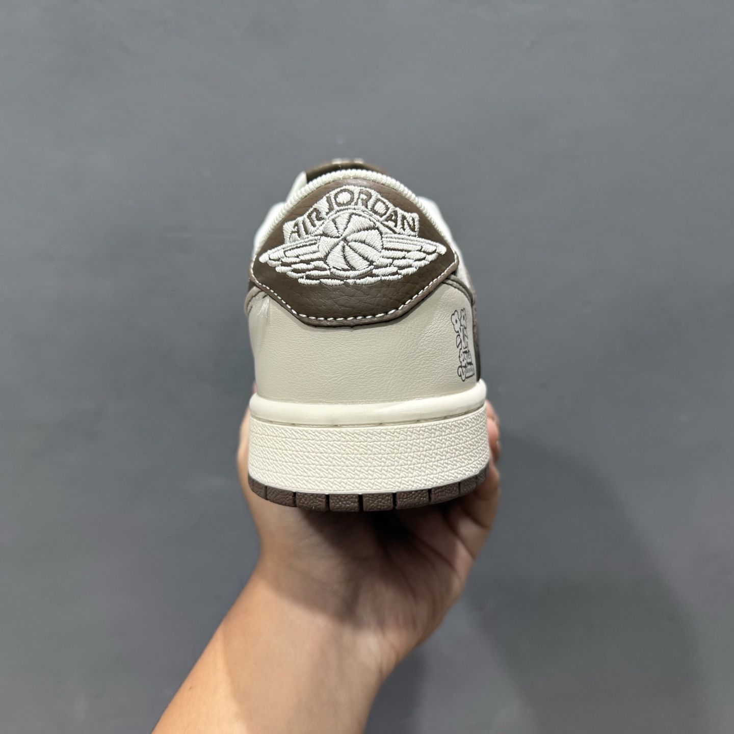 Travis Scott x Fragment Design x Air Jordan 1 Low OG SP AJ1 乔1 LV联名 米棕布尾 低帮文化休闲板鞋 XS7089-605