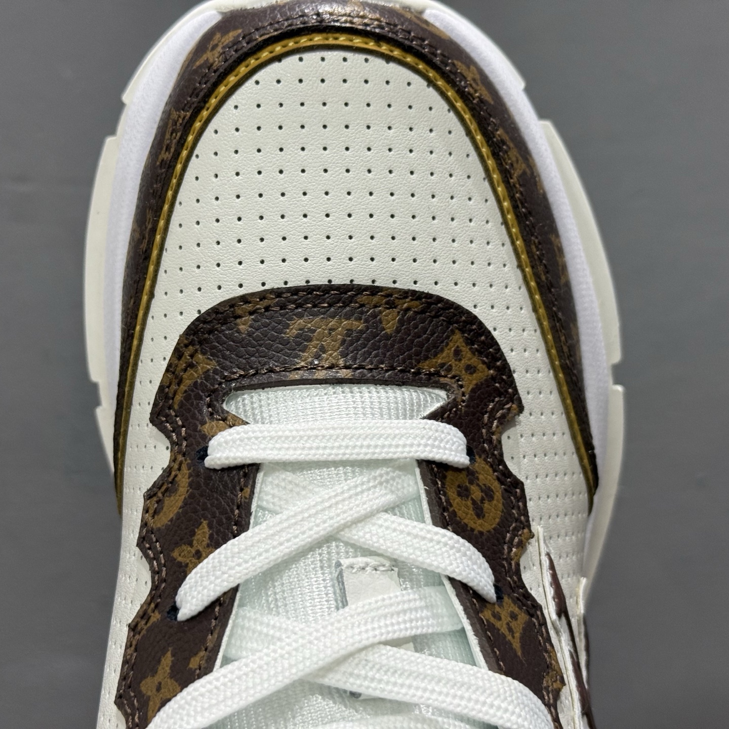 路易威登Louis Vuitton Trainer Sneaker Low 运动系列低帮复古百搭篮球板鞋 MS1659