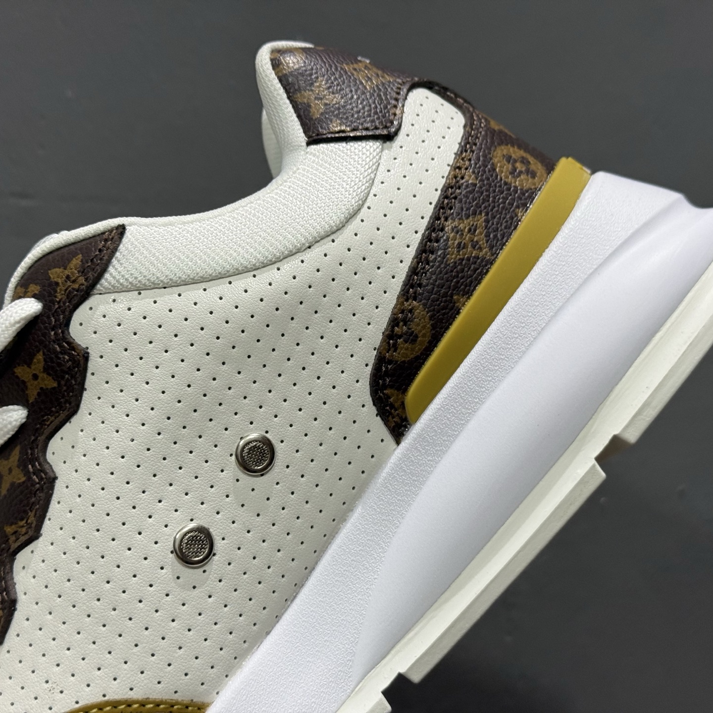 路易威登Louis Vuitton Trainer Sneaker Low 运动系列低帮复古百搭篮球板鞋 MS1659