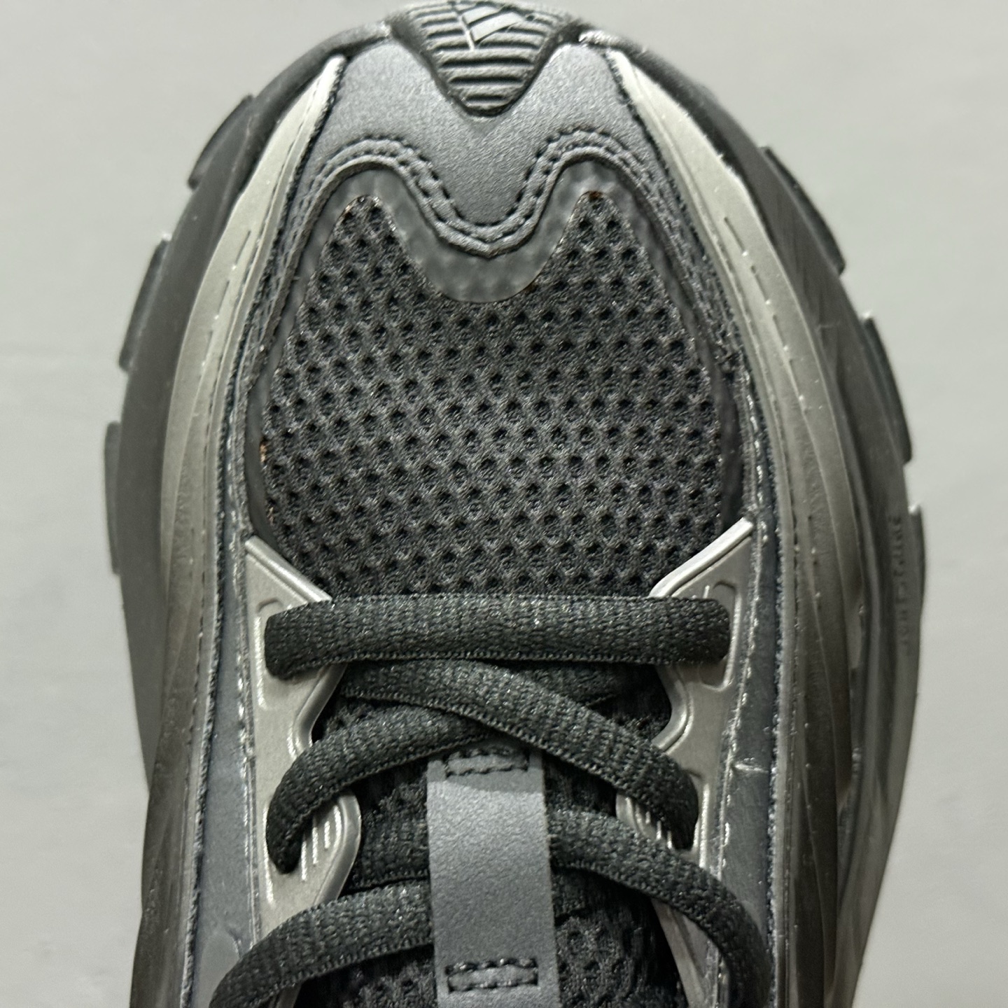 Adidas XLG MTW ”Triple Black”脉冲系列低帮轻机甲慢跑鞋“全黑武士”JR5383