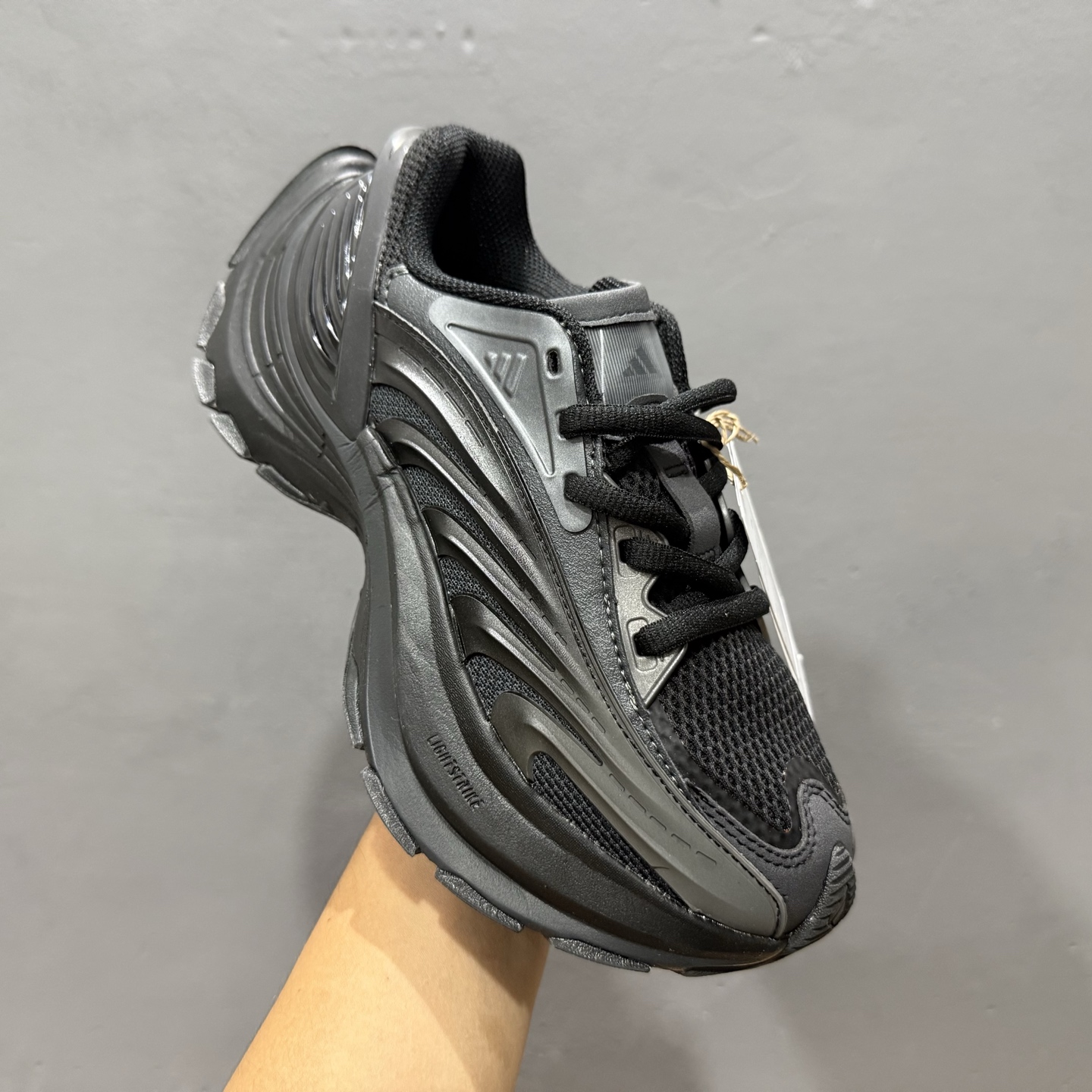 Adidas XLG MTW ”Triple Black”脉冲系列低帮轻机甲慢跑鞋“全黑武士”JR5383