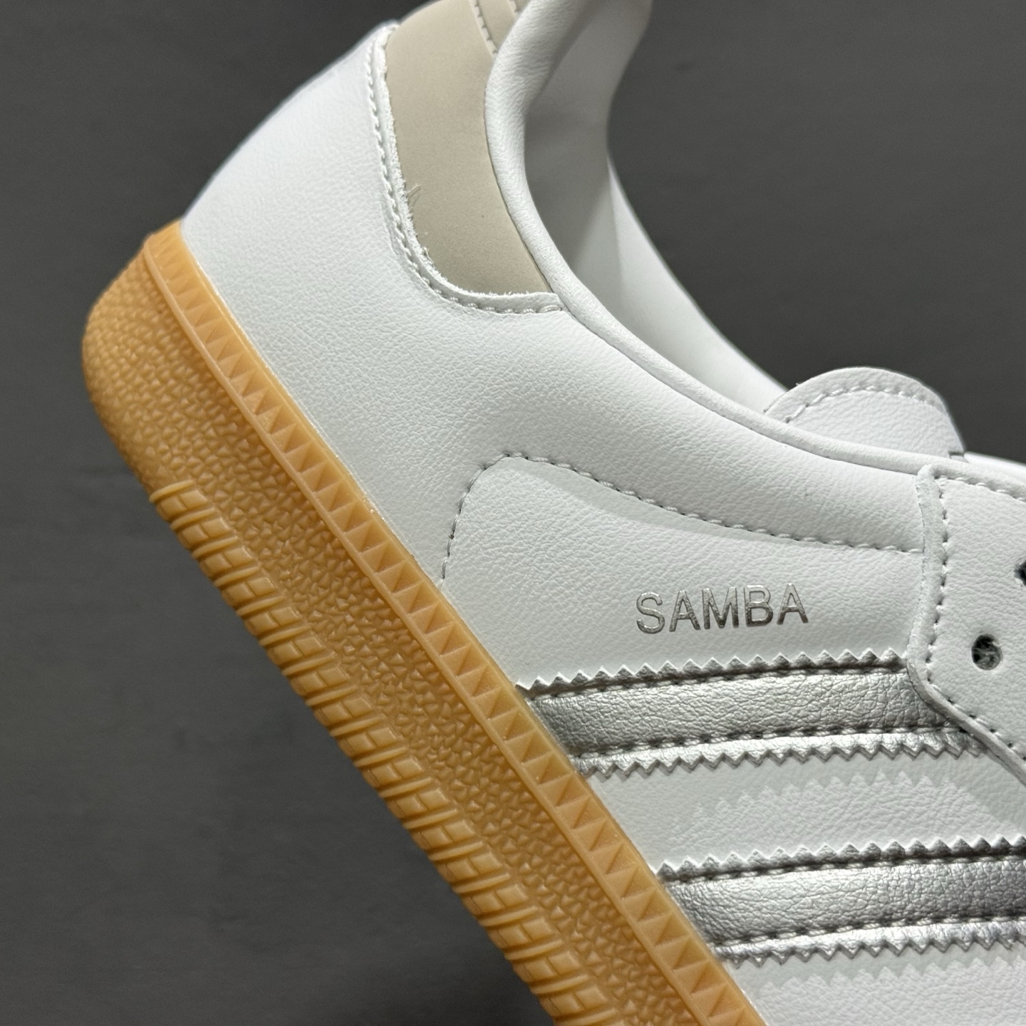 AD 阿迪 Samba OG 桑巴低帮休闲运动板鞋 JI2725