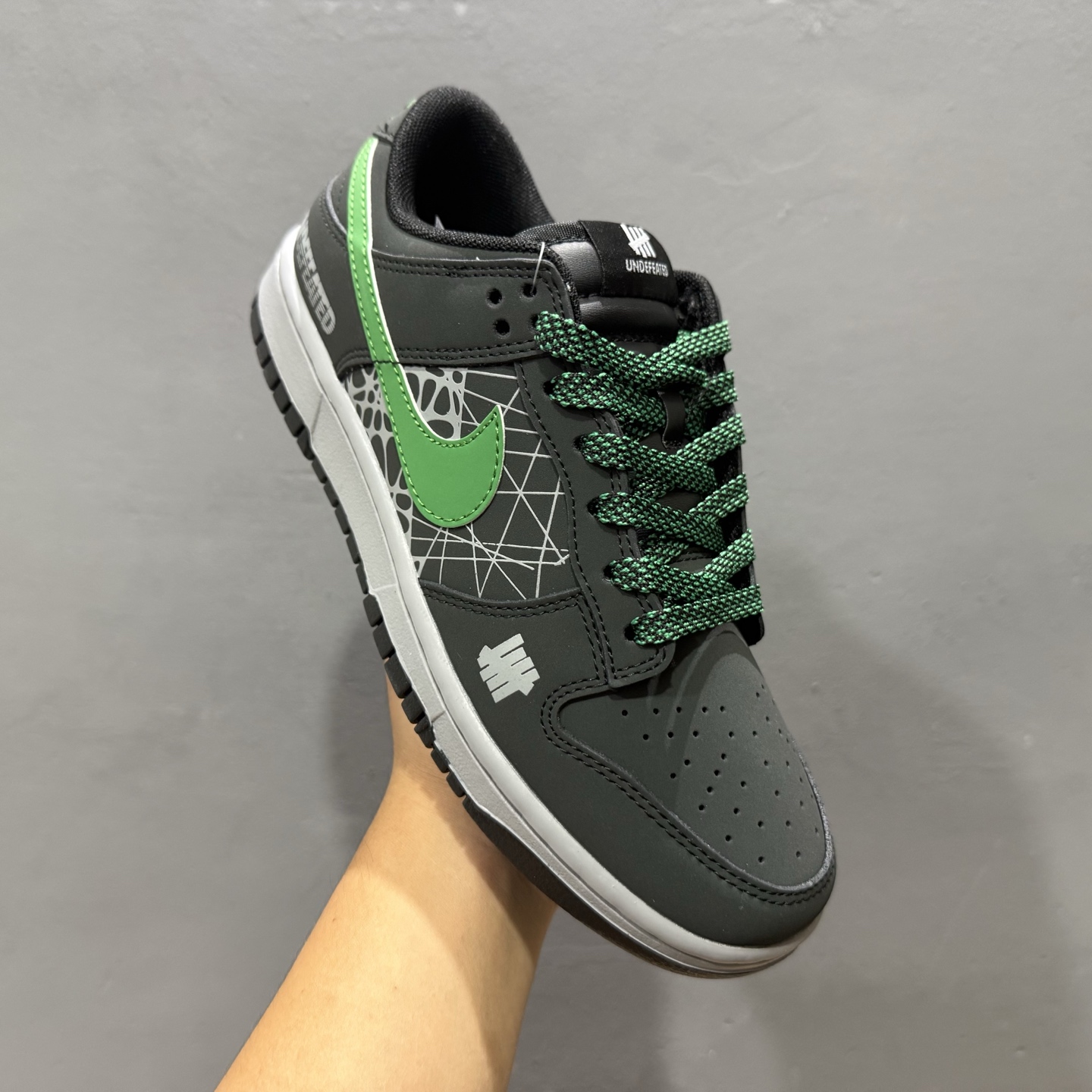 Undefeated x Nike Dunk Low 创意黑绿勾 QW5836-019