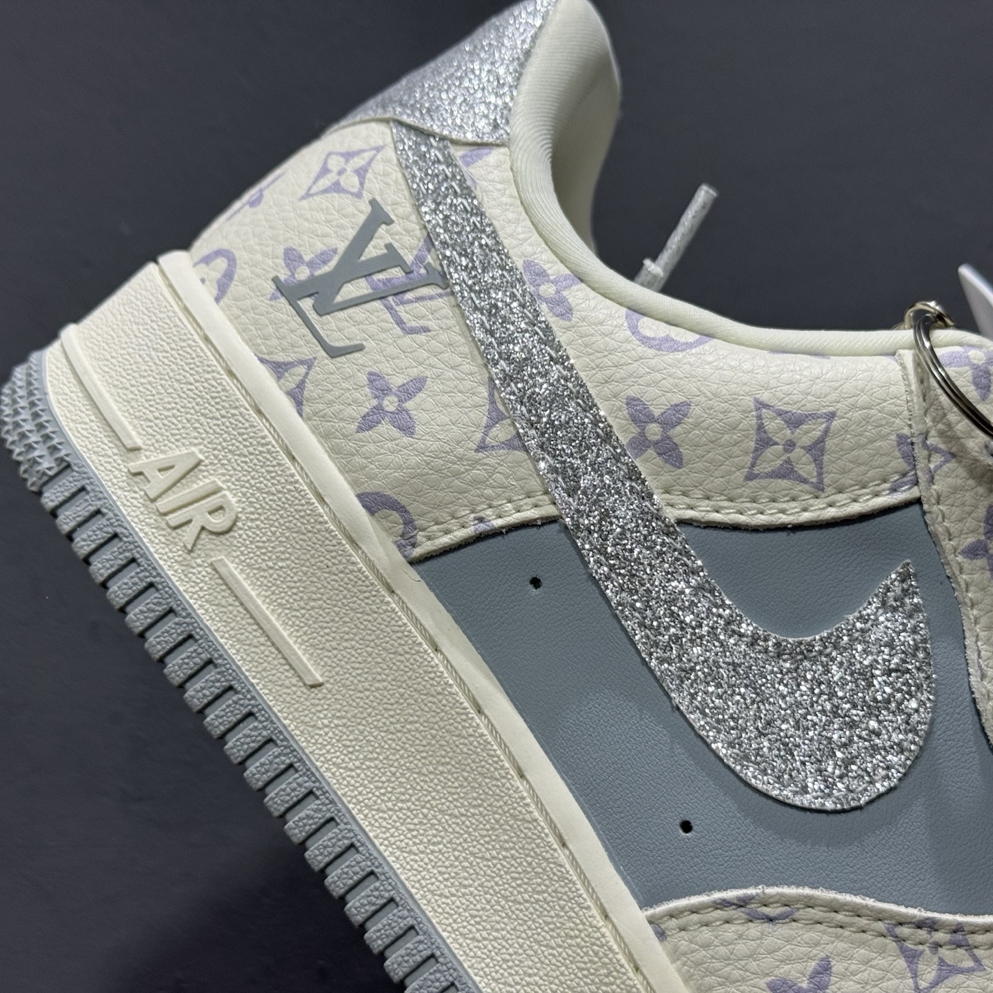 Nike Air Force 1'07 Low LV联名 闪银勾 空军一号低帮休闲板鞋 DF0188-078