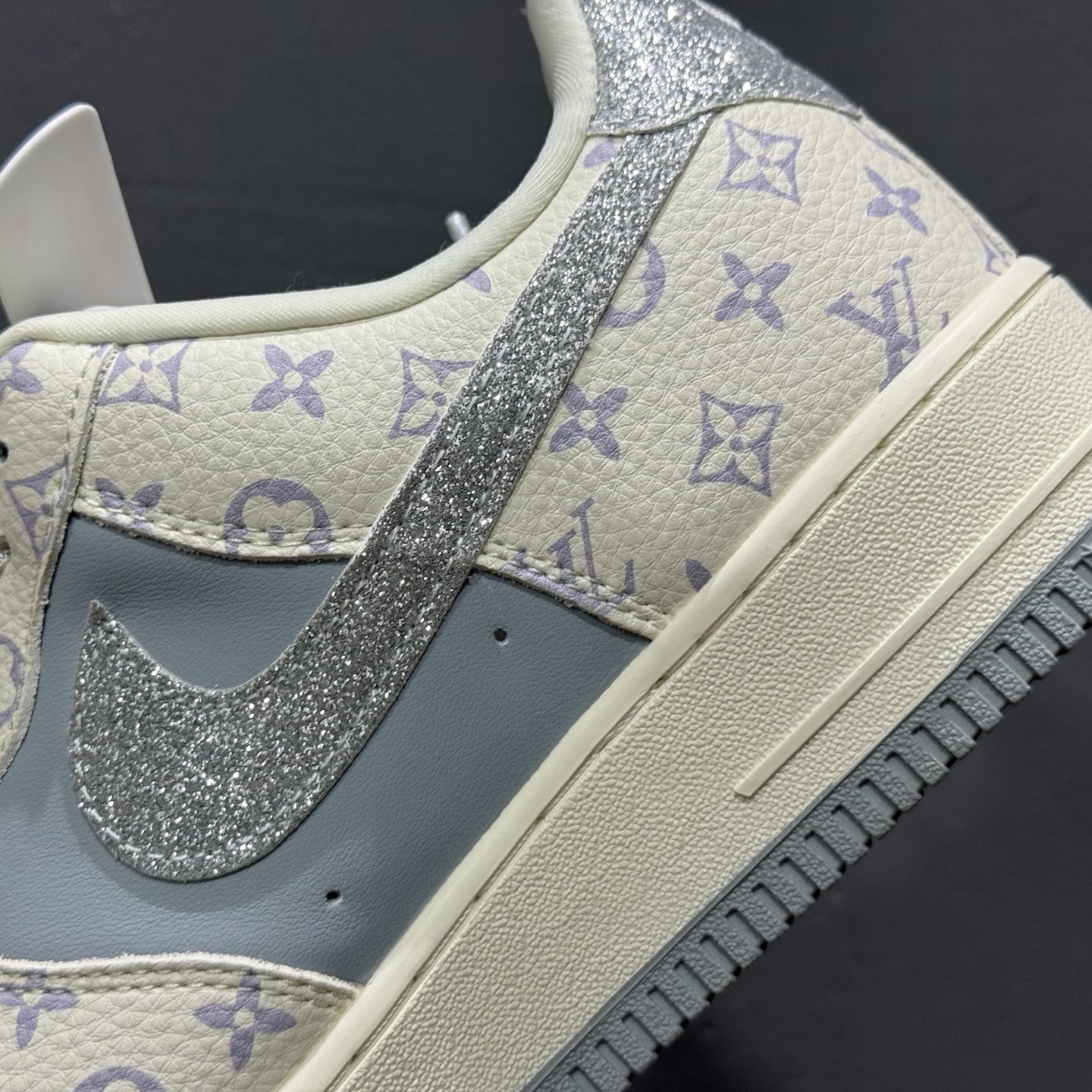 Nike Air Force 1'07 Low LV联名 闪银勾 空军一号低帮休闲板鞋 DF0188-078